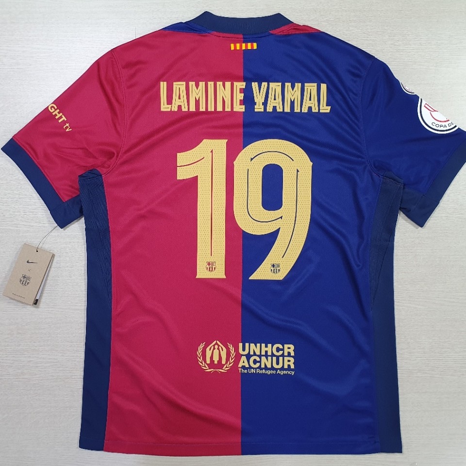 Nike FC Barcelona 2024/25 Dri-Fit Stadium Home Jersey Deep Royal Blue Midnight Navy (Non Marking Ver.), Nike FC Barcelona 2024/25 Stadium Home Dri-Fit Football Replica Shirt Deep Royal Blue Noble Red (Non Marking Ver.) 착용 스타일 - 2