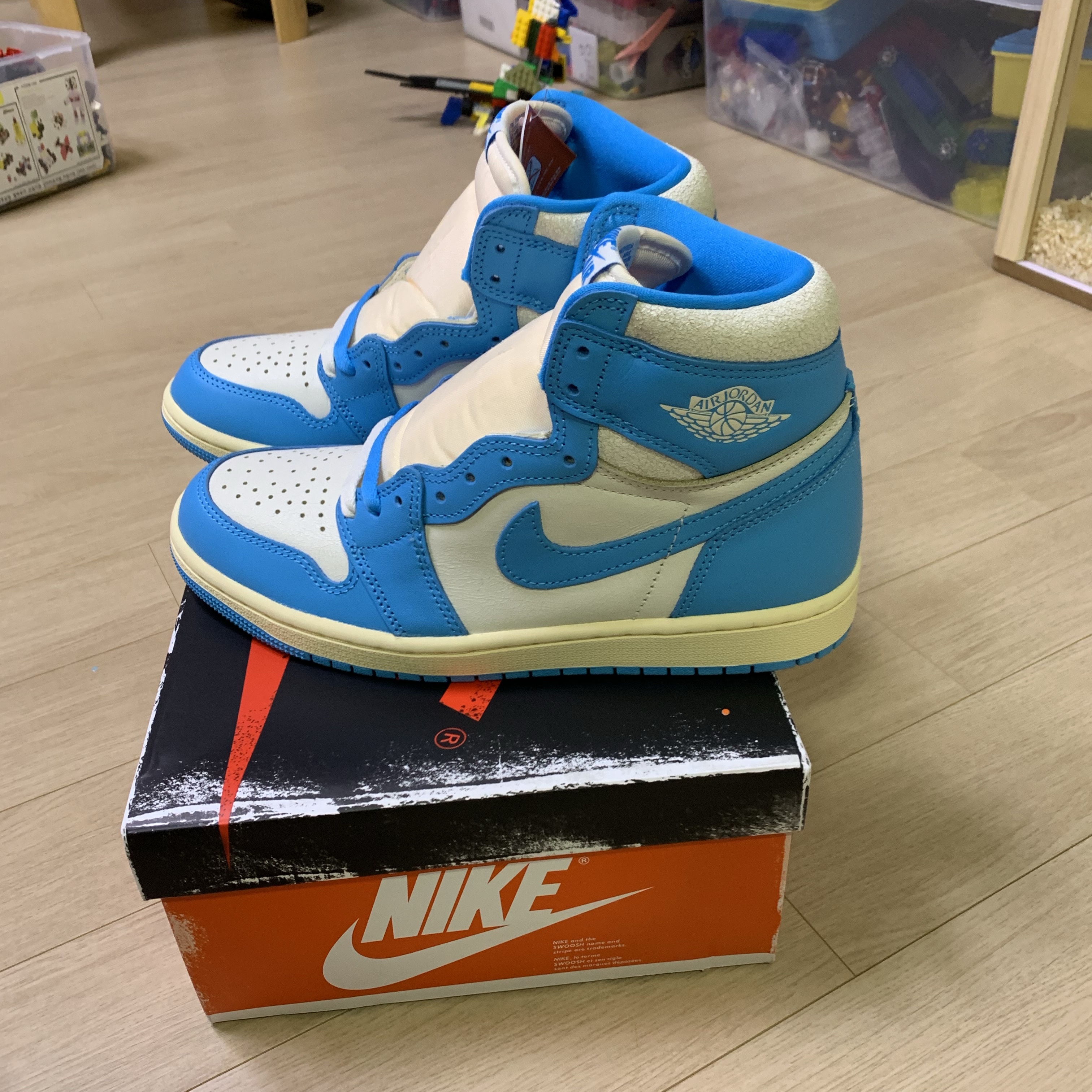 Jordan 1 Retro High OG UNC Reimagined 착용 스타일 - 4