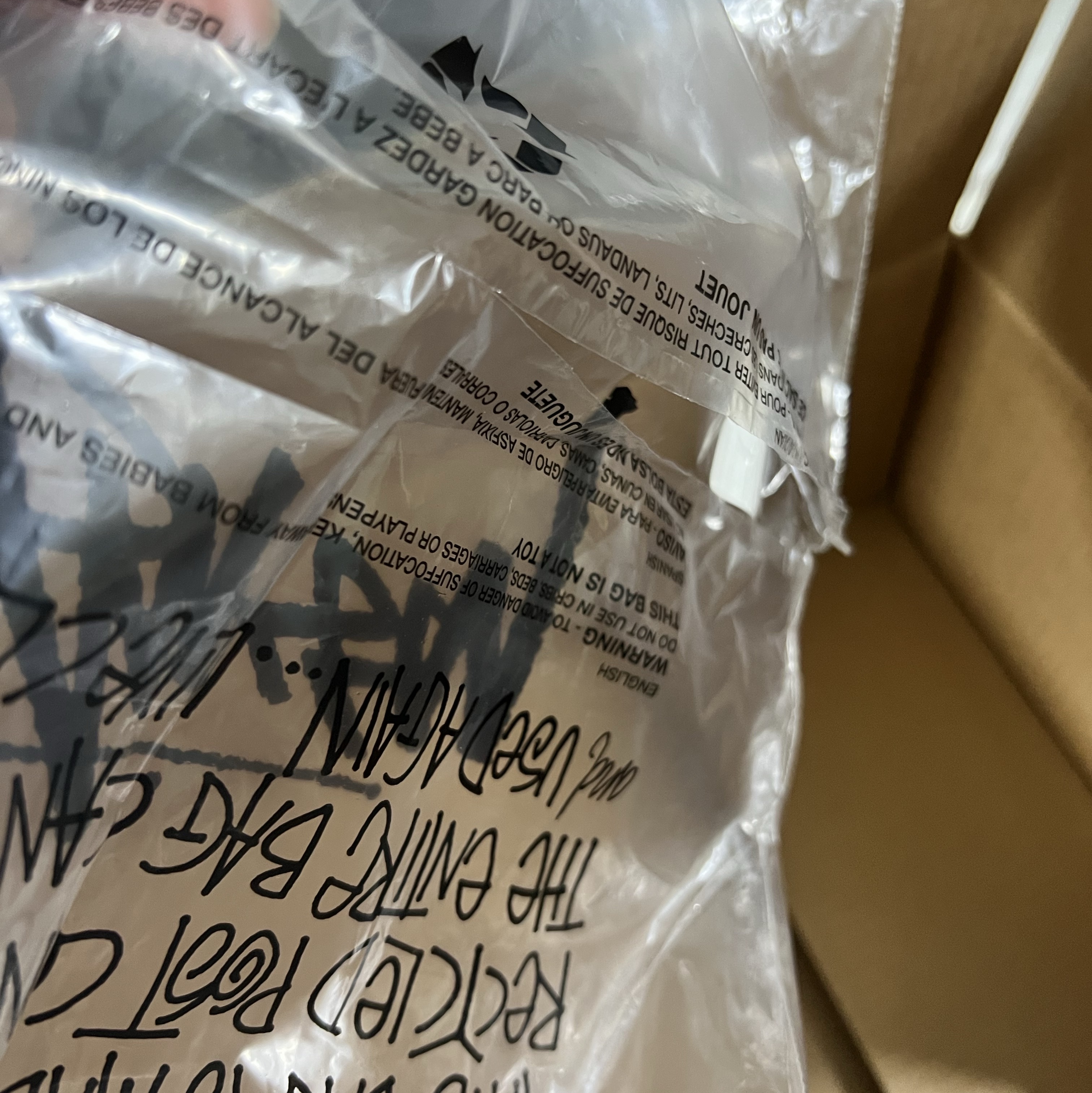 Stussy World Tour T-Shirt White 2024,2025 착용 스타일 - 3