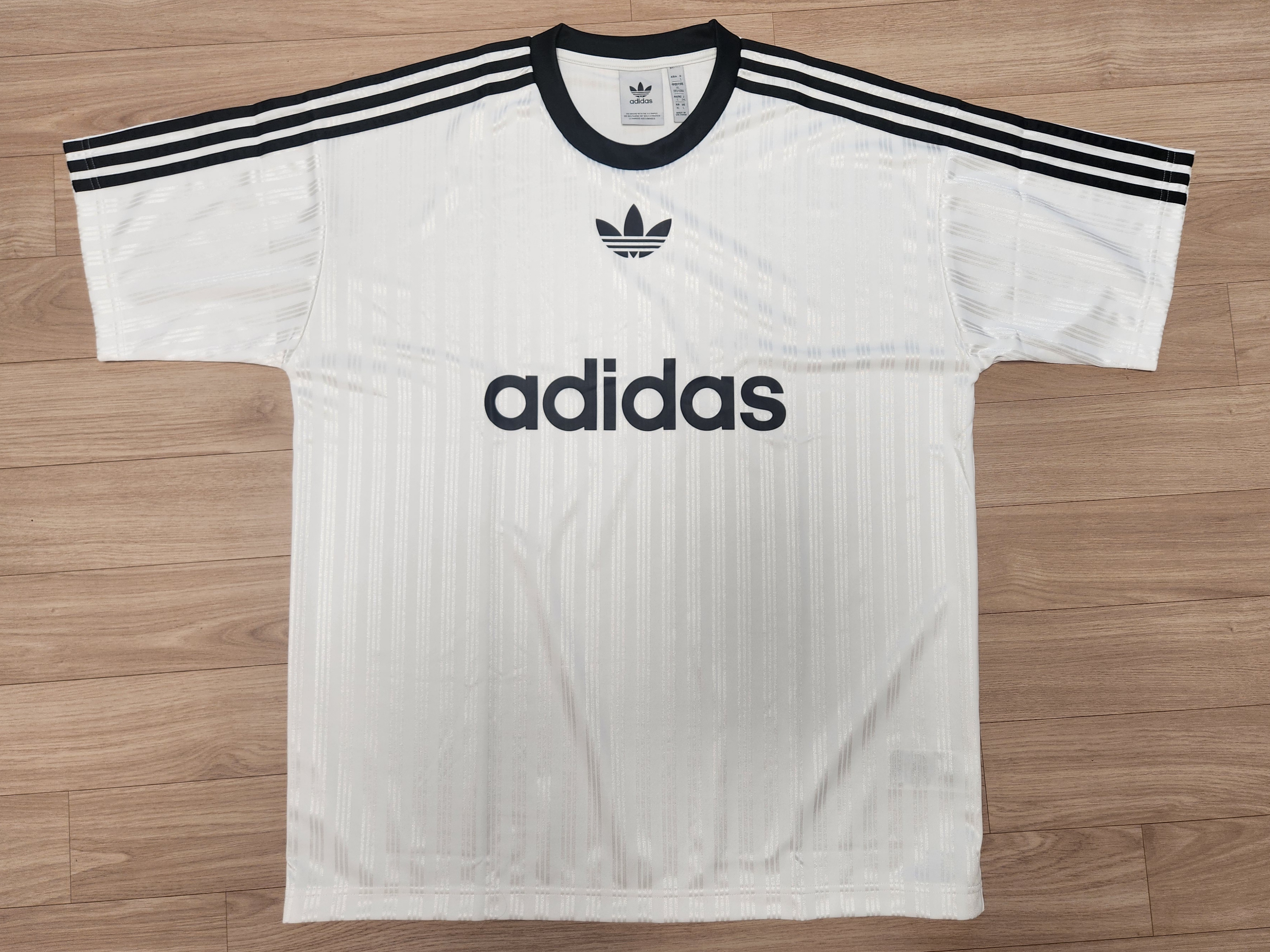 Adidas Adicolor T-Shirt White Black - KR Sizing 착용 스타일