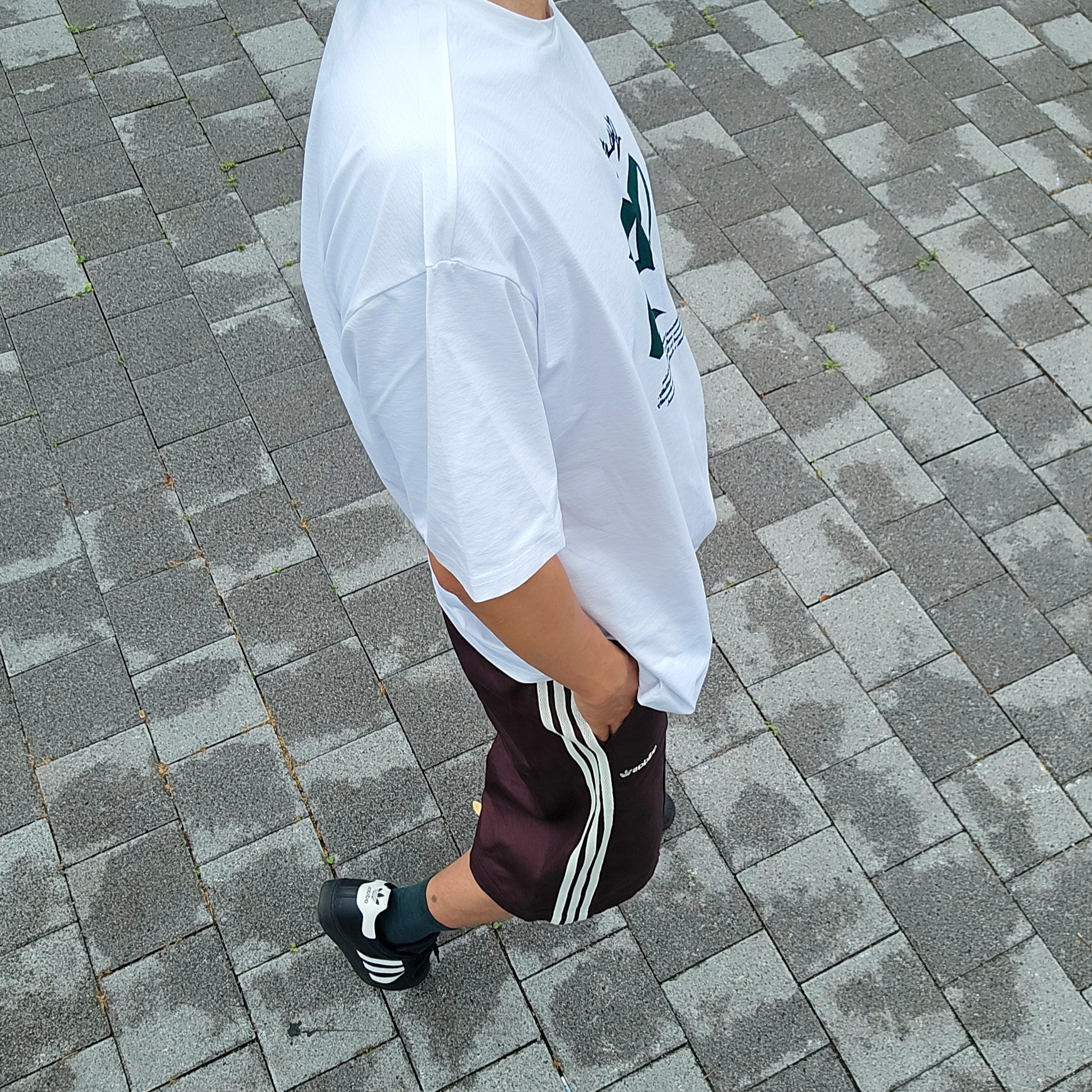 Adidas 80s Loose Buttoned 3-Stripes 11 Inch Bermuda Shorts Shadow Brown - KR Sizing, Adidas Superstar Core Black White 착용 스타일 - 4