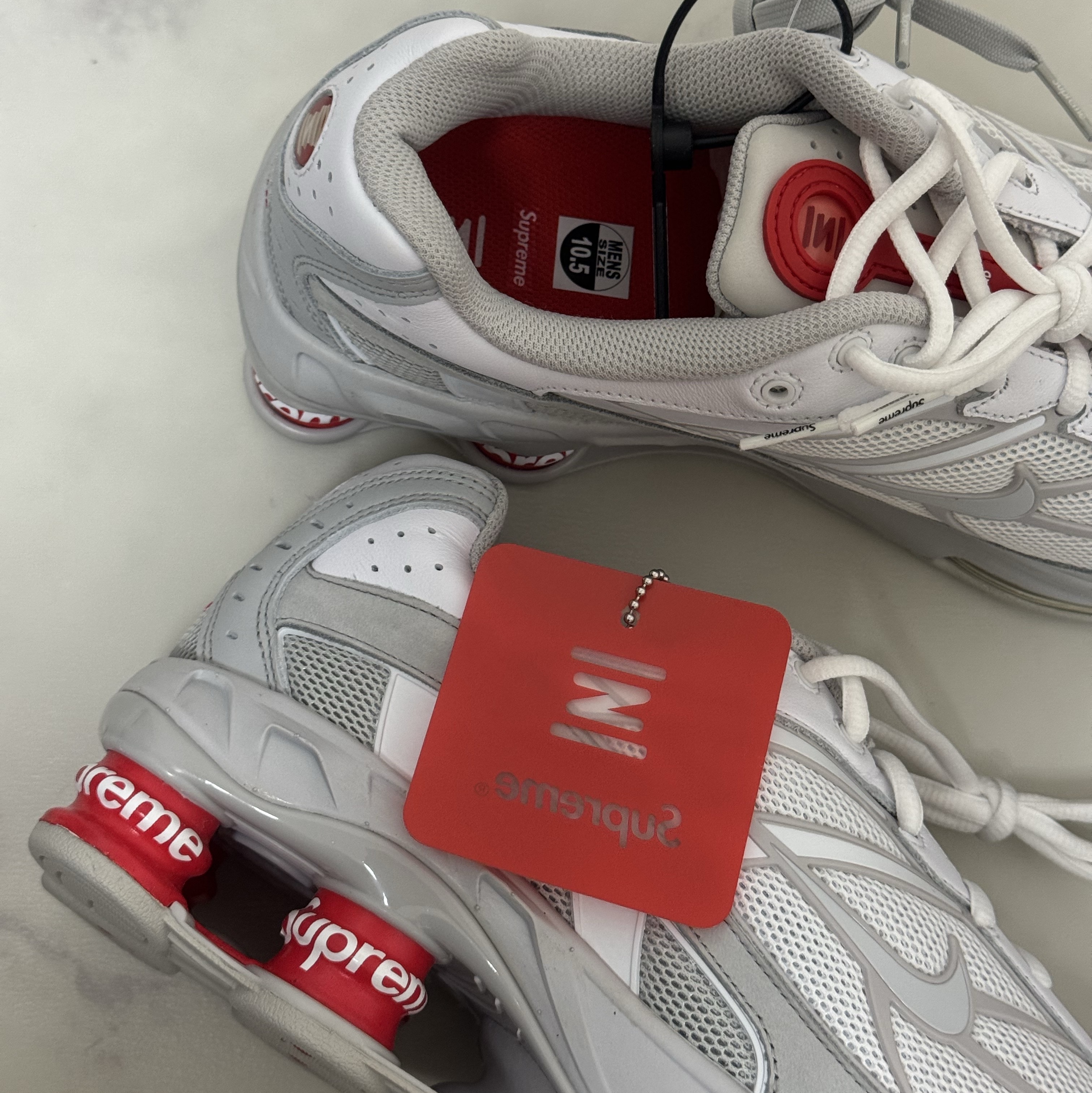 Nike x Supreme Shox Ride 2 SP White 착용 스타일 - 2