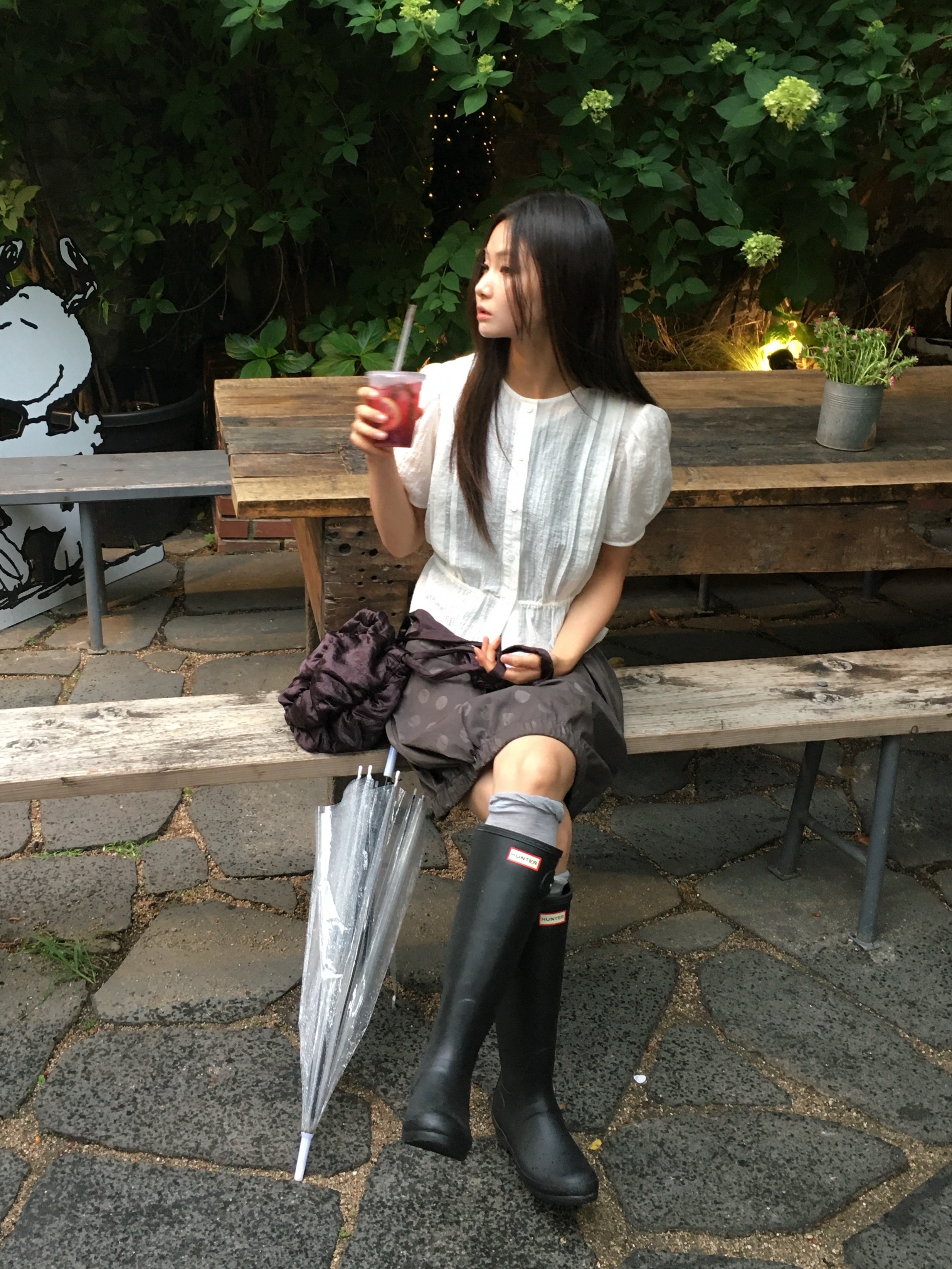 (W) Hunter Original Tall Rain Boots Black 착용 스타일 - 1