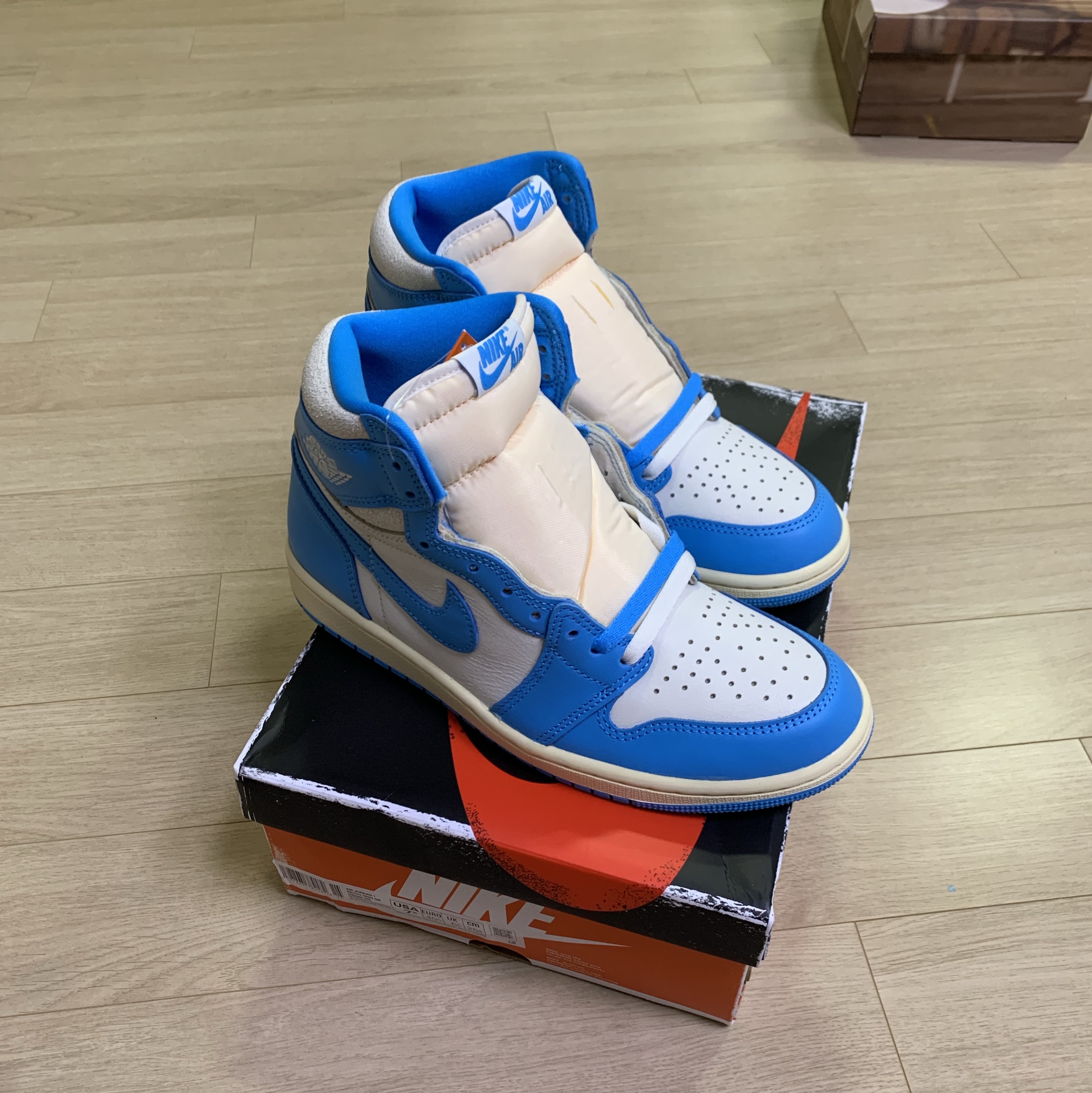 Jordan 1 Retro High OG UNC Reimagined 착용 스타일 - 3
