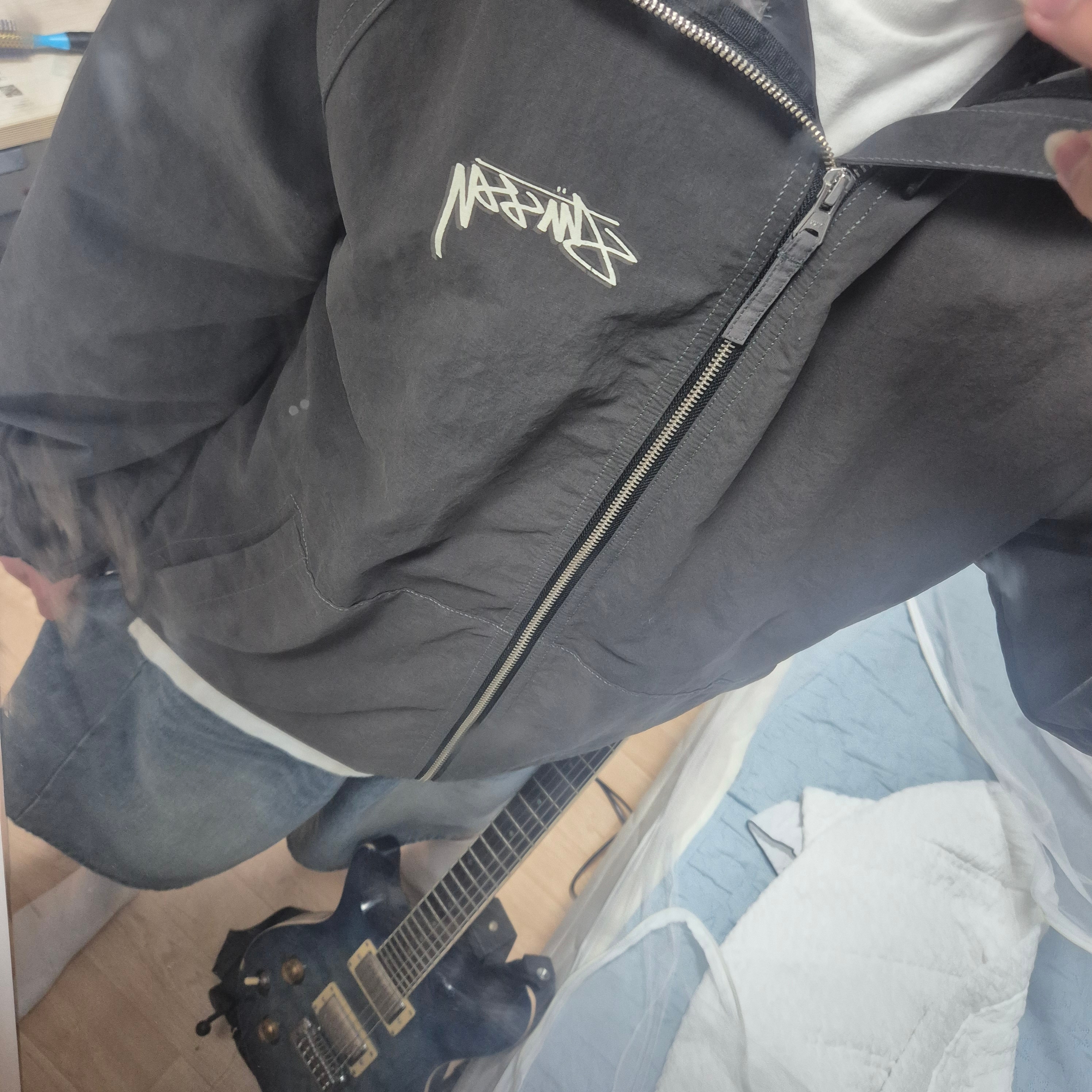 Stussy Wave Dye Beach Shell Jacket Black 착용 스타일