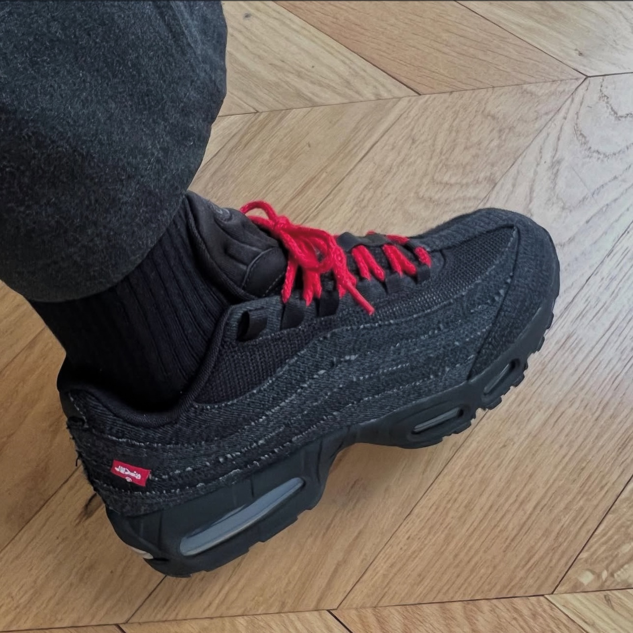Nike x Levi's Air Max 95 Black 착용 스타일 - 2