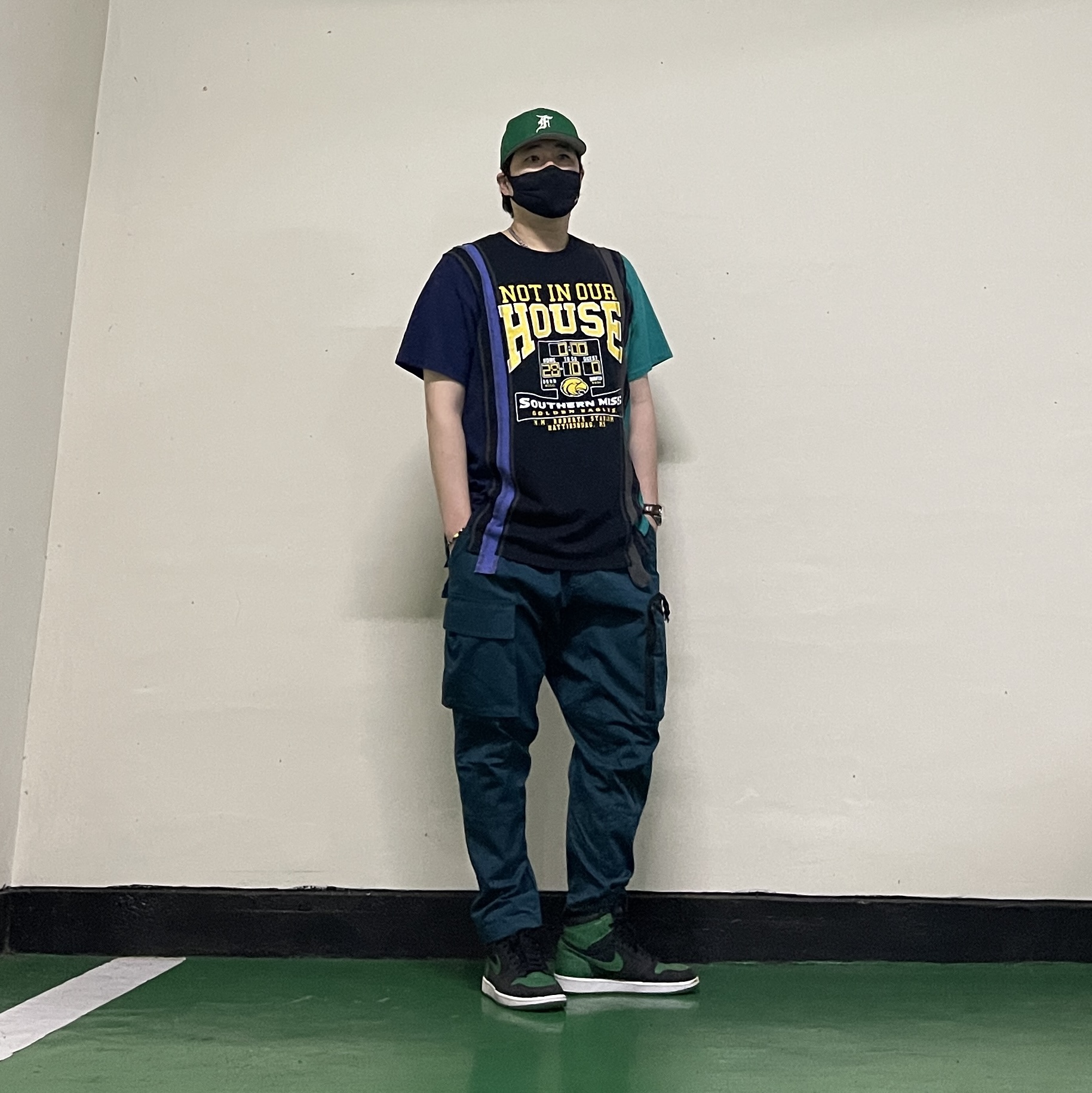 Nike ACG Cargo Pants Midnight Turquoise - US/EU, Essentials x New Era Sized Cap Kelly Green 착용 스타일 - 3