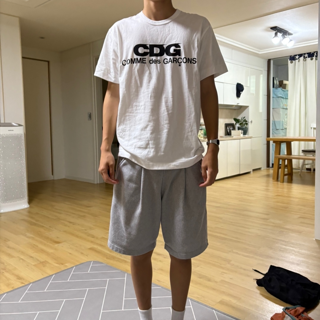 CDG Logo T-Shirt White 착용 스타일
