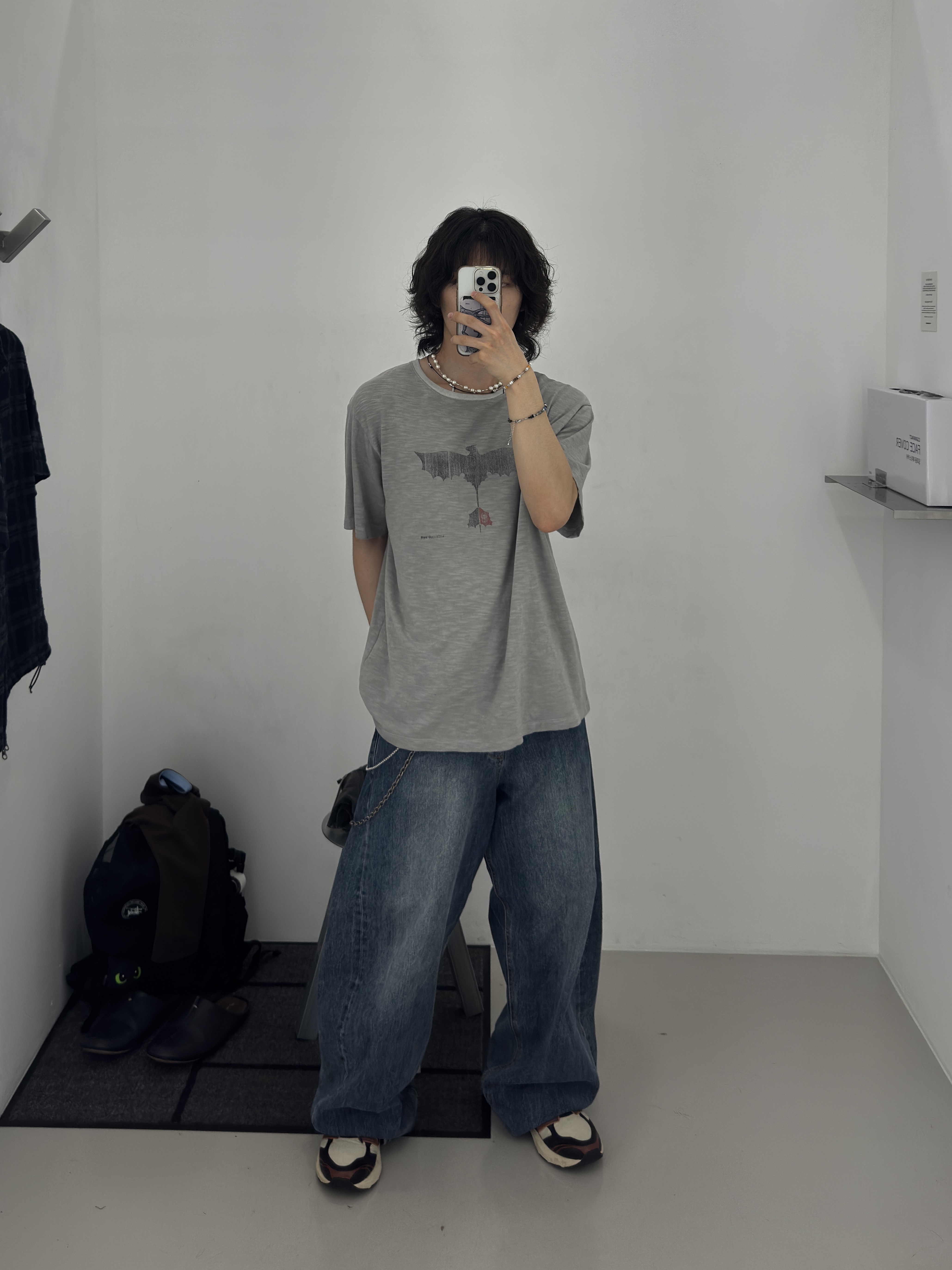 Hatchingroom Wide Curve Jeans Washed Blue, Hatchingroom Dragon Toy Keyring 착용 스타일 - 1