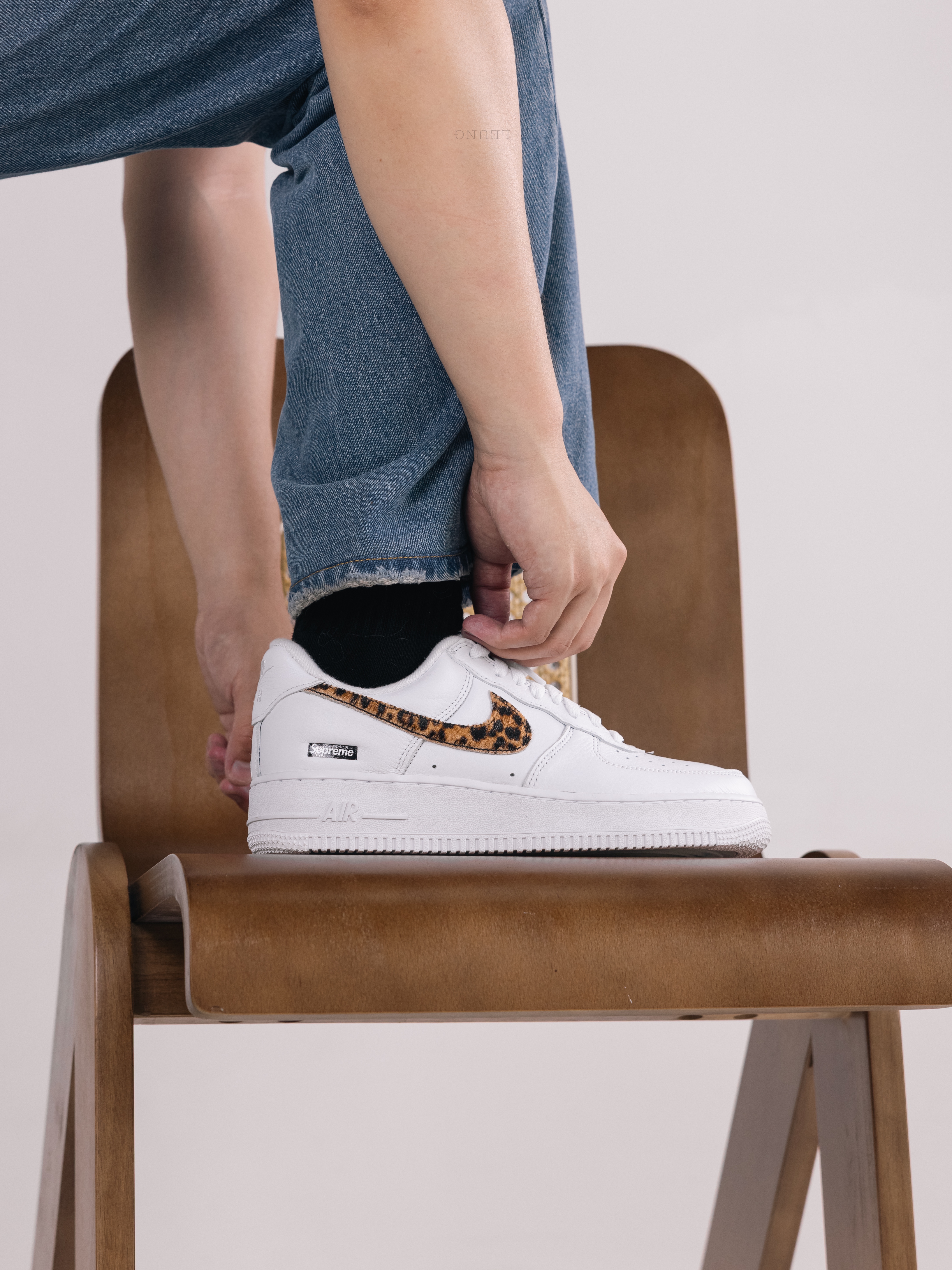 Nike x Supreme x GOODENOUGH Air Force 1 Low White - 25SS 착용 스타일 - 1