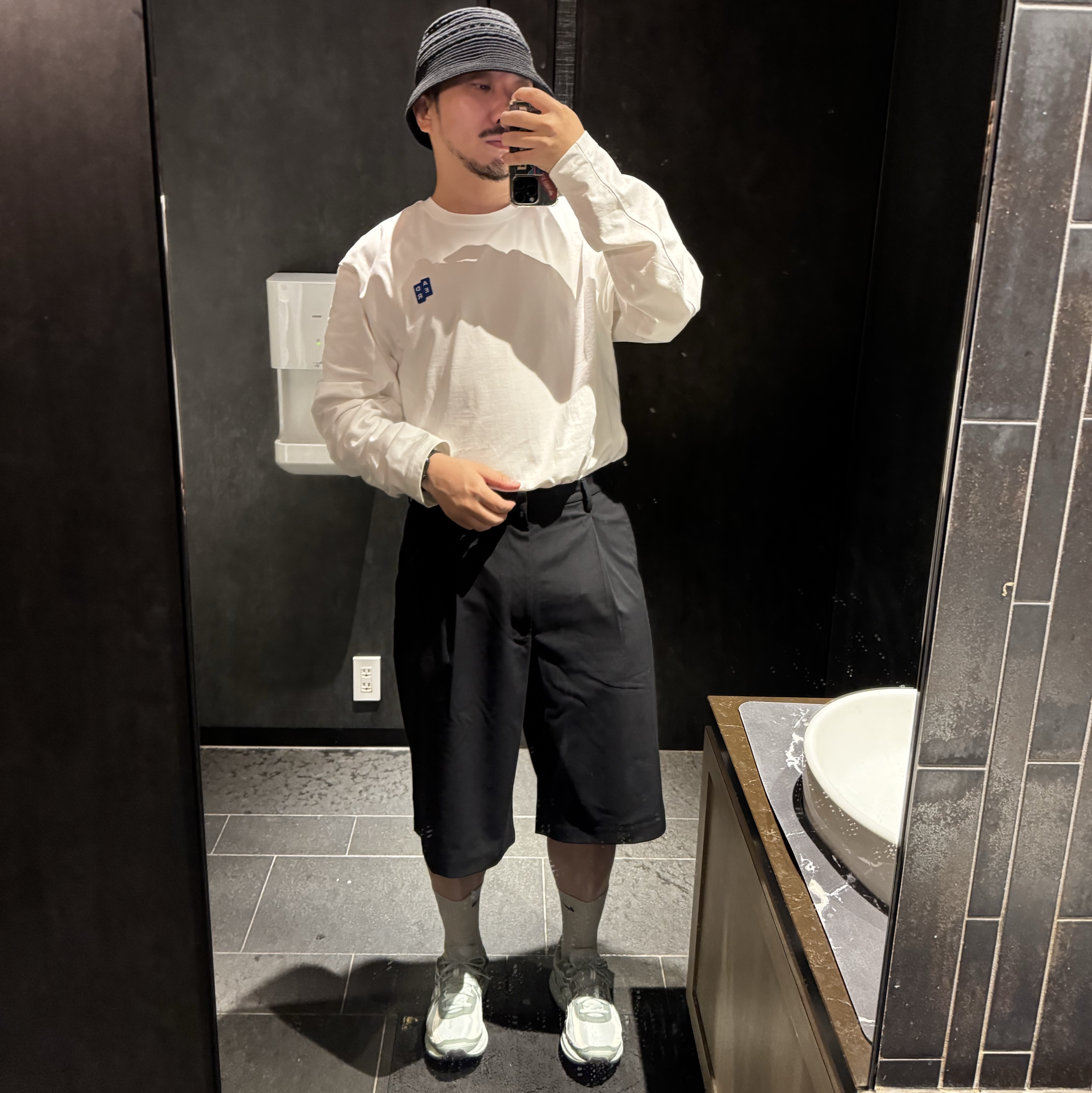 Asics Jog 100 S Lichen Rock Pure Silver - D Standard, Ader Error Sig; TRS/BL Tag LS T-Shirt 01 Off White 착용 스타일