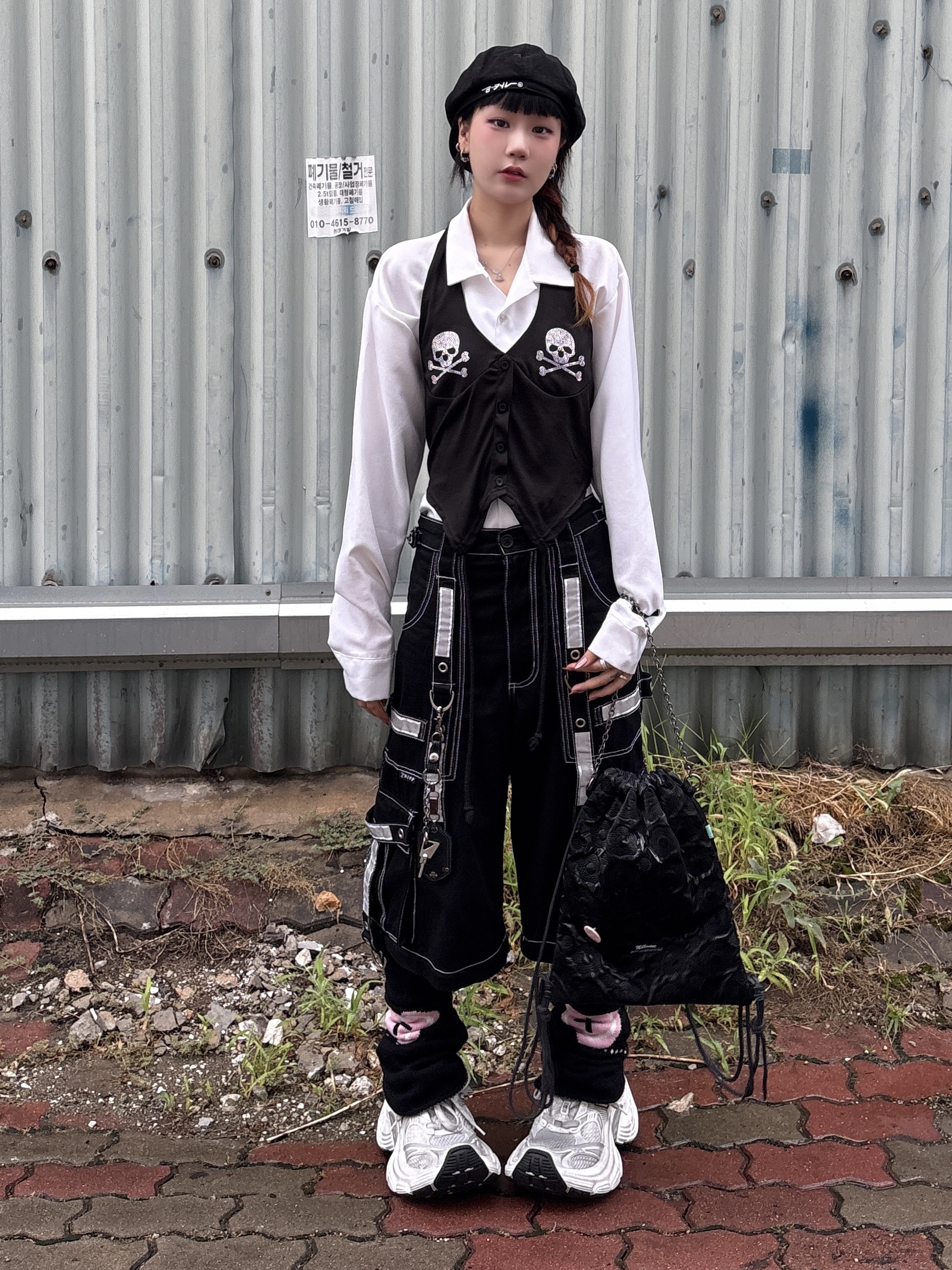 Balenciaga 10XL Sneakers White Grey Silver Black 착용 스타일 - 1