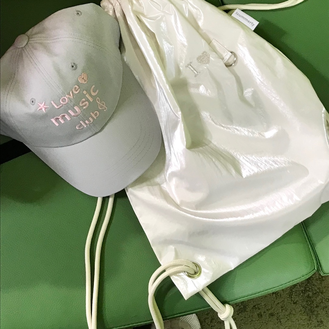 Isummerly Girl String Bag White, Isummerly Love Music Club Ball Cap Gray 착용 스타일 - 1