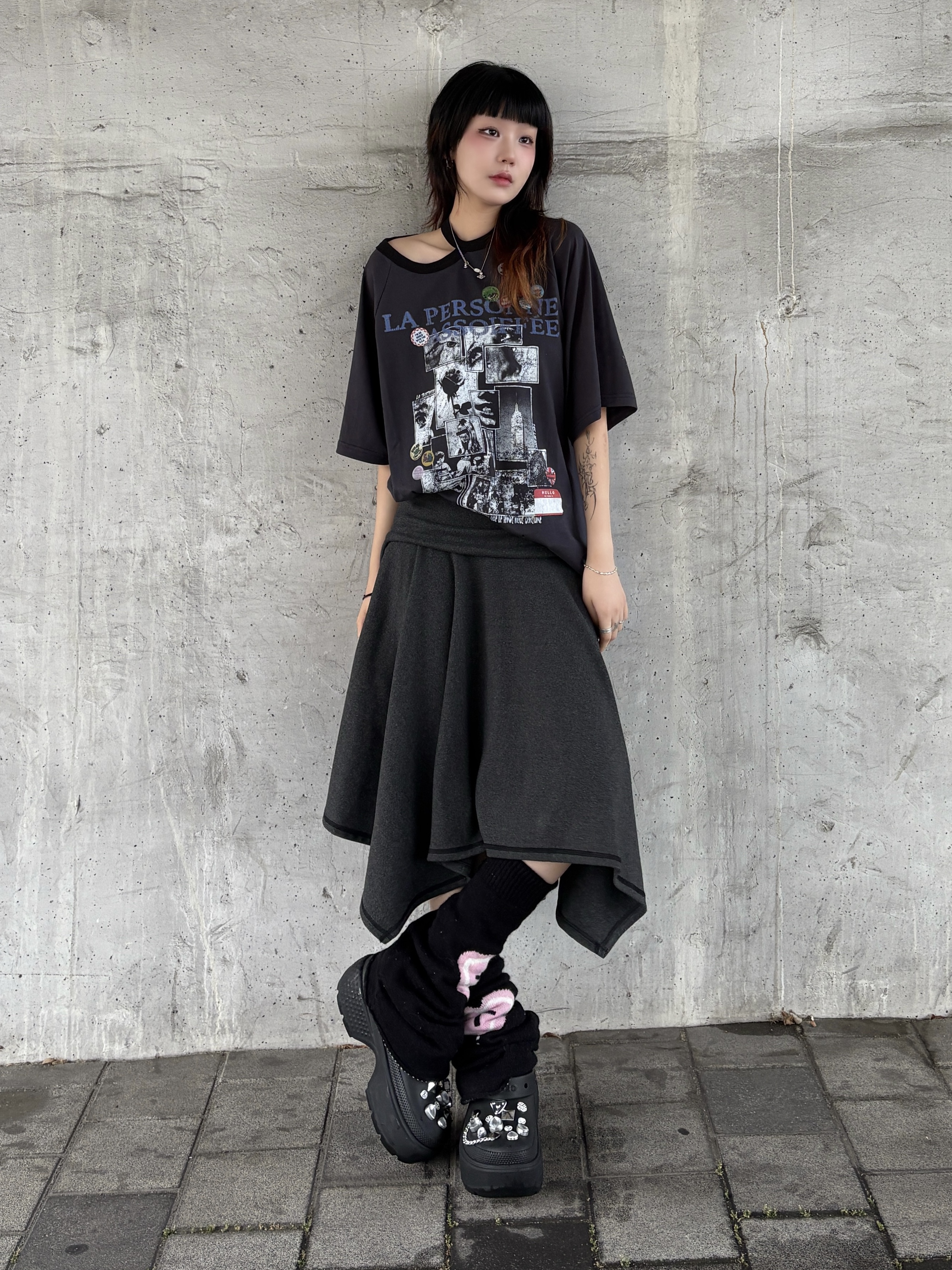 Crocs Stomp Clog Black 착용 스타일 - 1