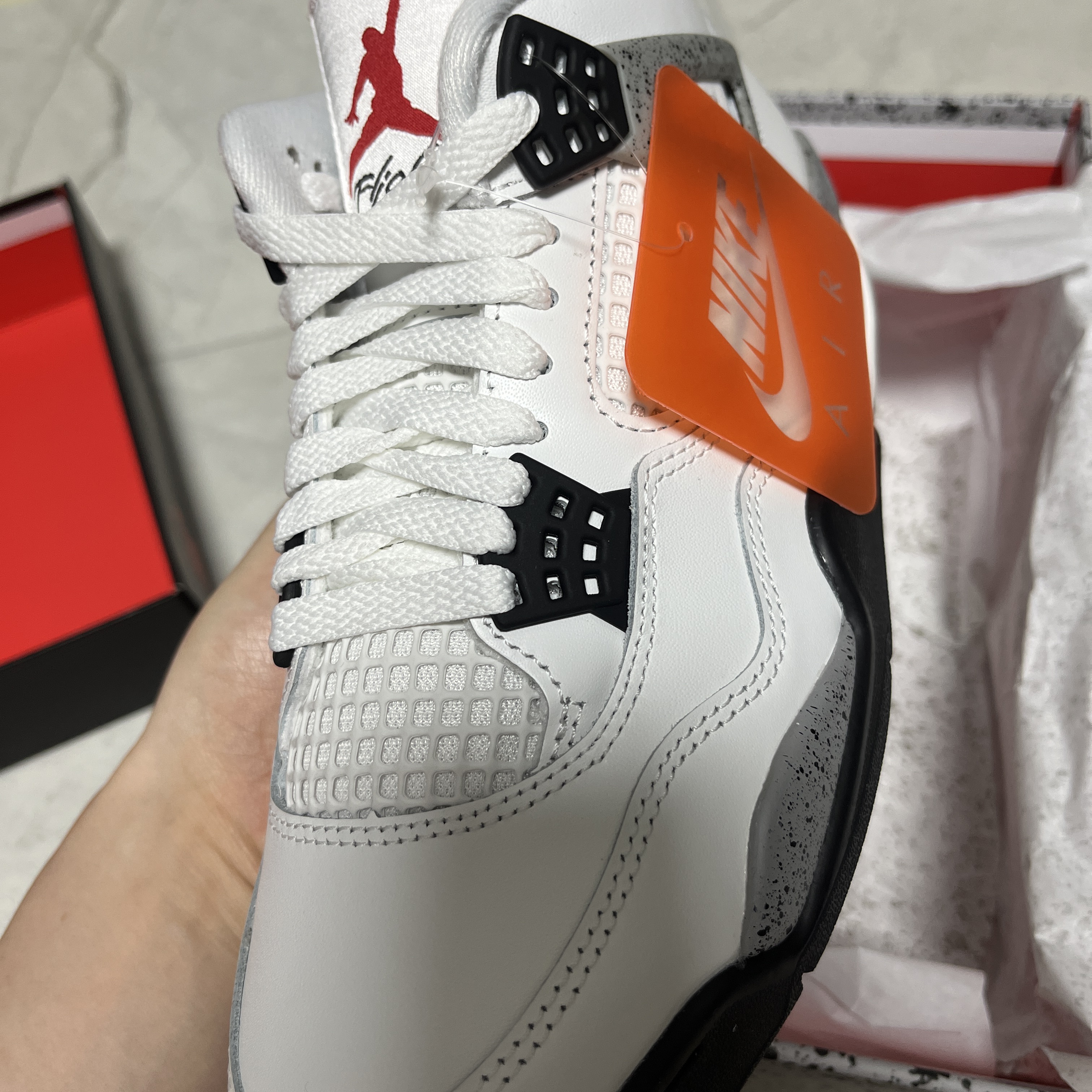 Jordan 4 Retro OG White Cement 2025, Jordan 4 Retro OG White Cement 2016 착용 스타일