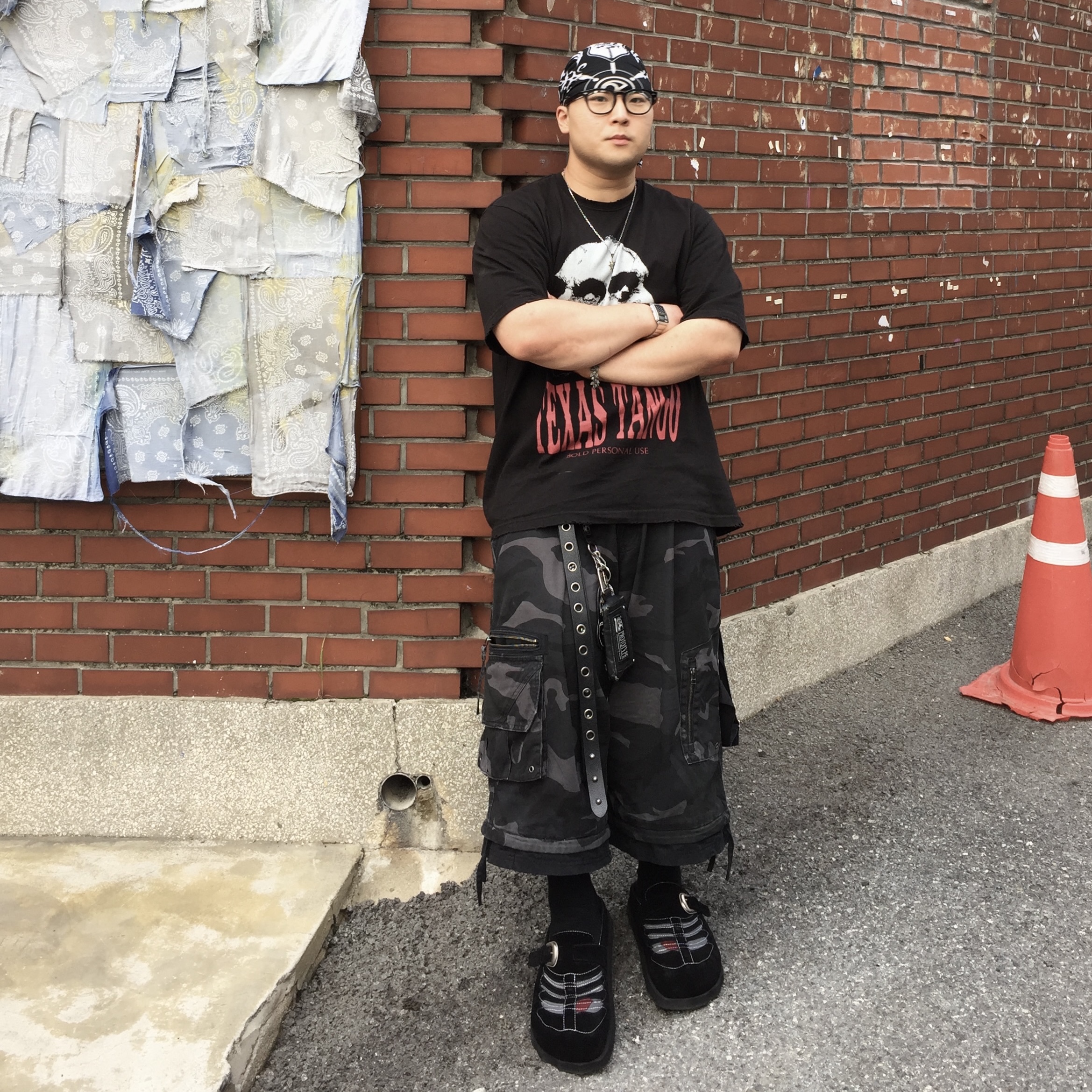 [더블적립] ETCE Layered Cargo Bermuda Shorts 2.0 Camo, NOMANUAL NM Emblem Bandana Black 착용 스타일