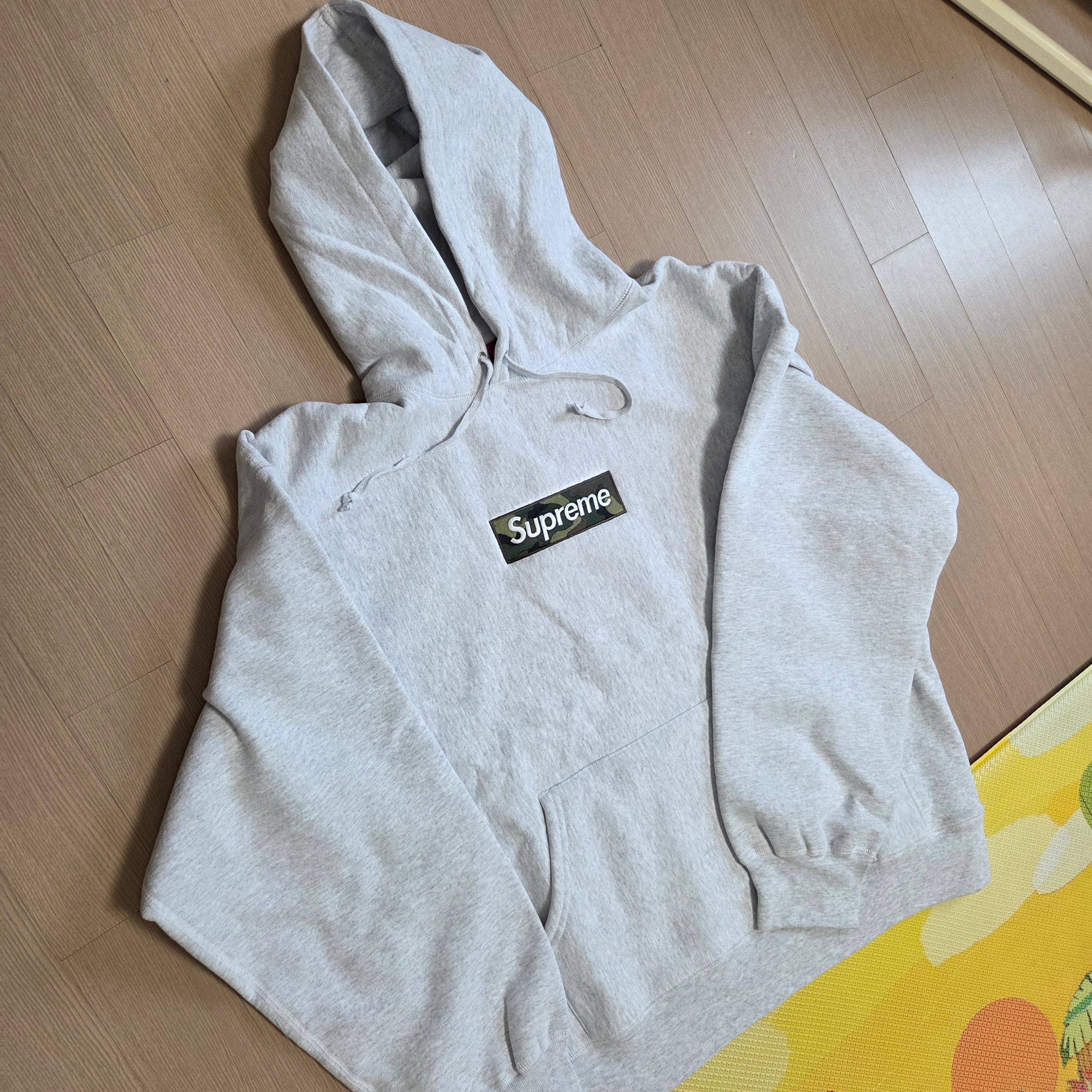 Supreme Box Logo Hooded Sweatshirt Ash Grey - 23FW 착용 스타일 - 1