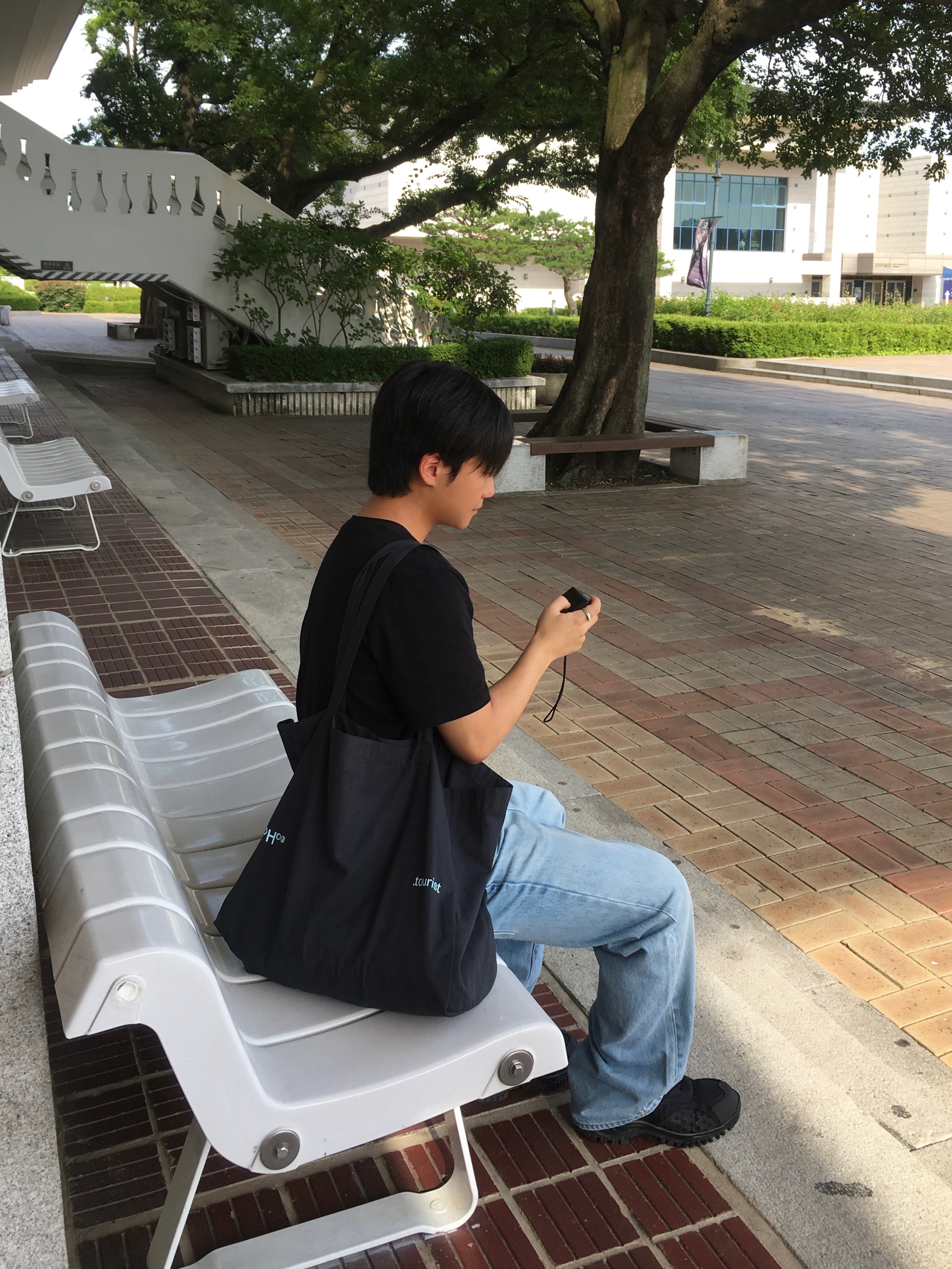 Uniqlo x JW Anderson Straight Jean Blue - KR, Kiko Kostadinov Harkman Shoes Oil Black 착용 스타일 - 1