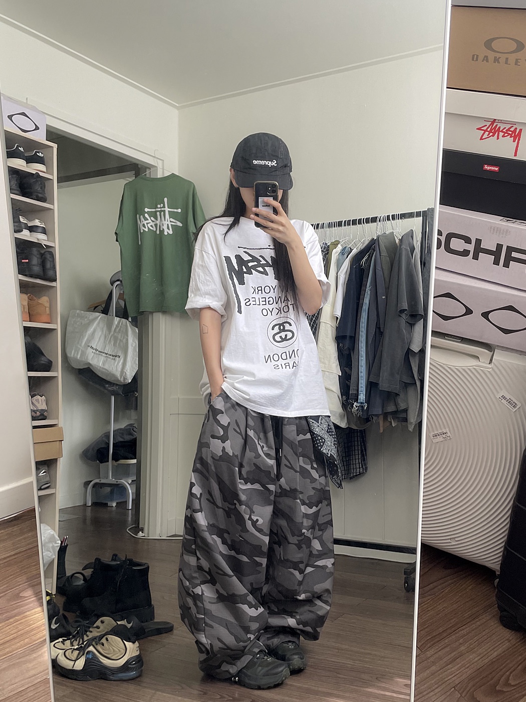 Stussy World Tour T-Shirt White, Supreme Shockcord Camp Cap Black - 21FW 착용 스타일 - 2