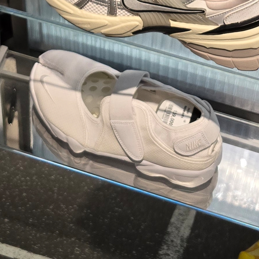 (W) Nike Air Rift Breathe White 착용 스타일
