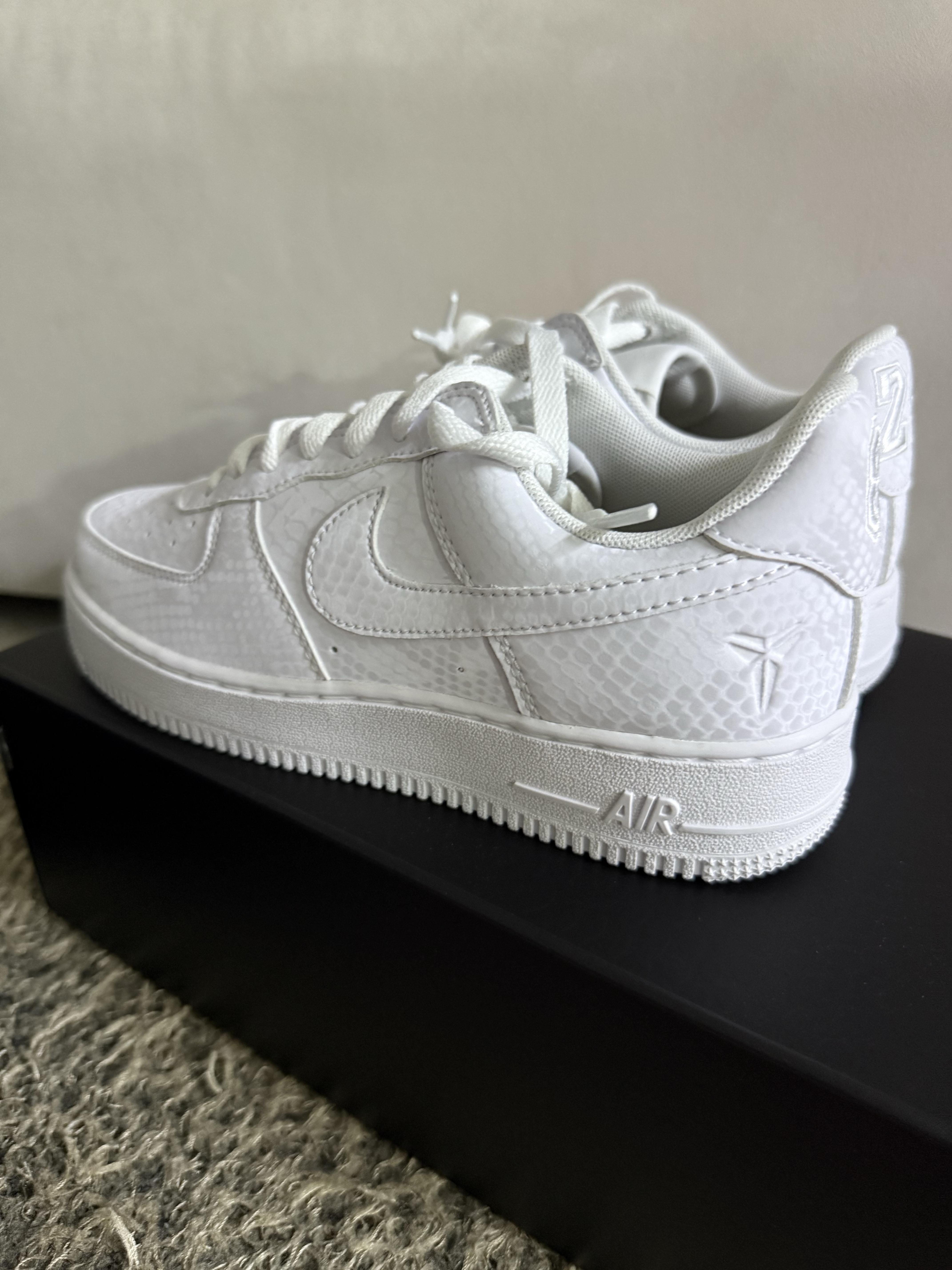 Nike x Kobe Bryant Air Force 1 Low Triple White 착용 스타일 - 1