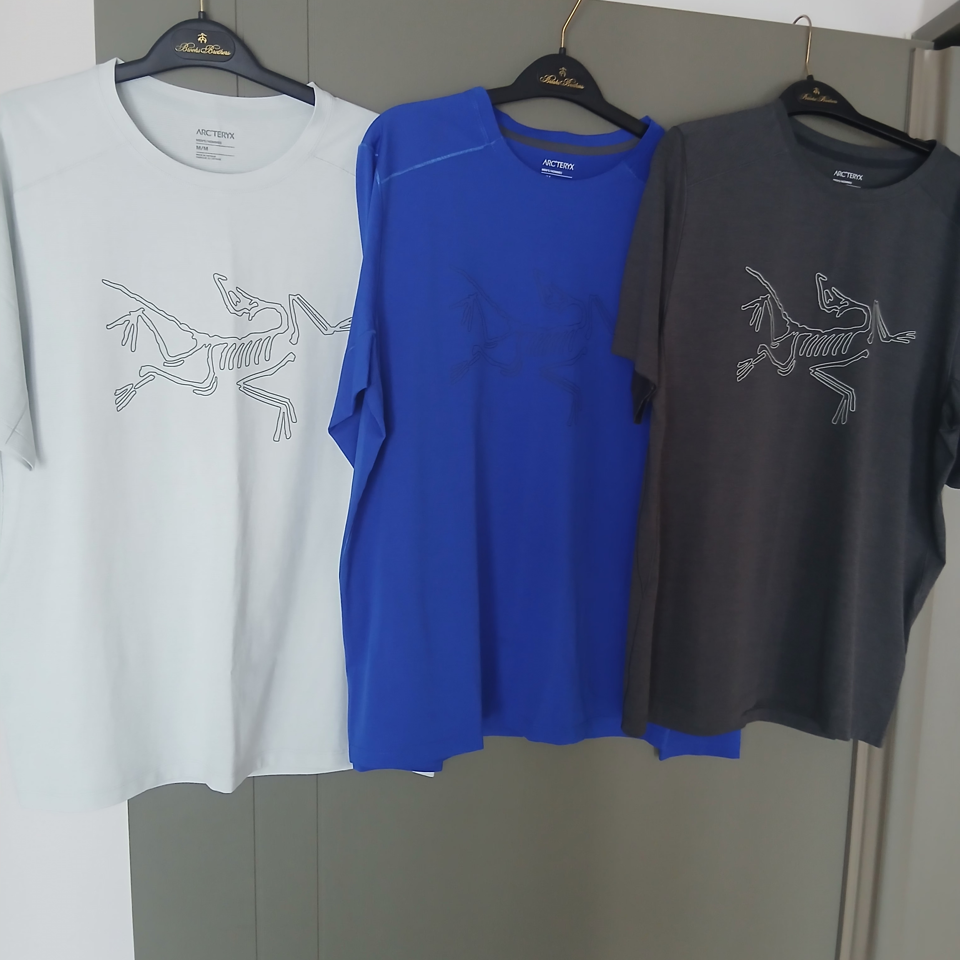 Arc'teryx Cormac Logo SS T-Shirt Atmos Heather, Arc'teryx Cormac Logo SS T-Shirt Black Heather 착용 스타일 - 1