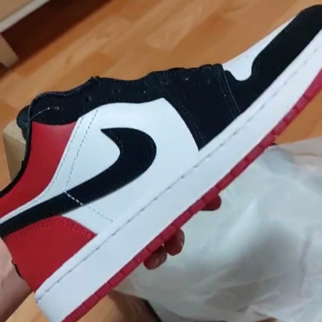 Jordan 1 Low SE White Varsity Red 착용 스타일 - 2