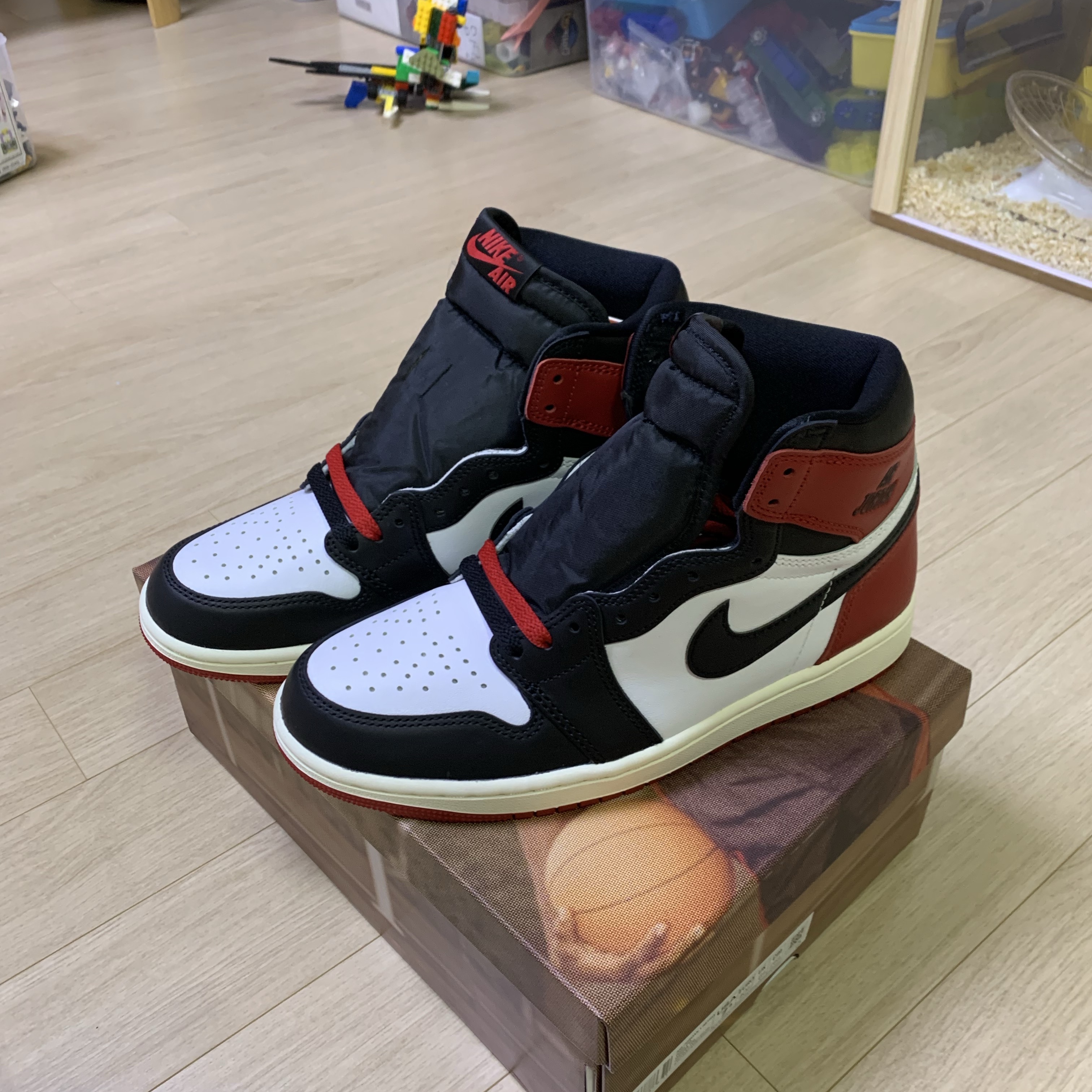 Jordan 1 Retro High OG Black Toe 착용 스타일 - 3