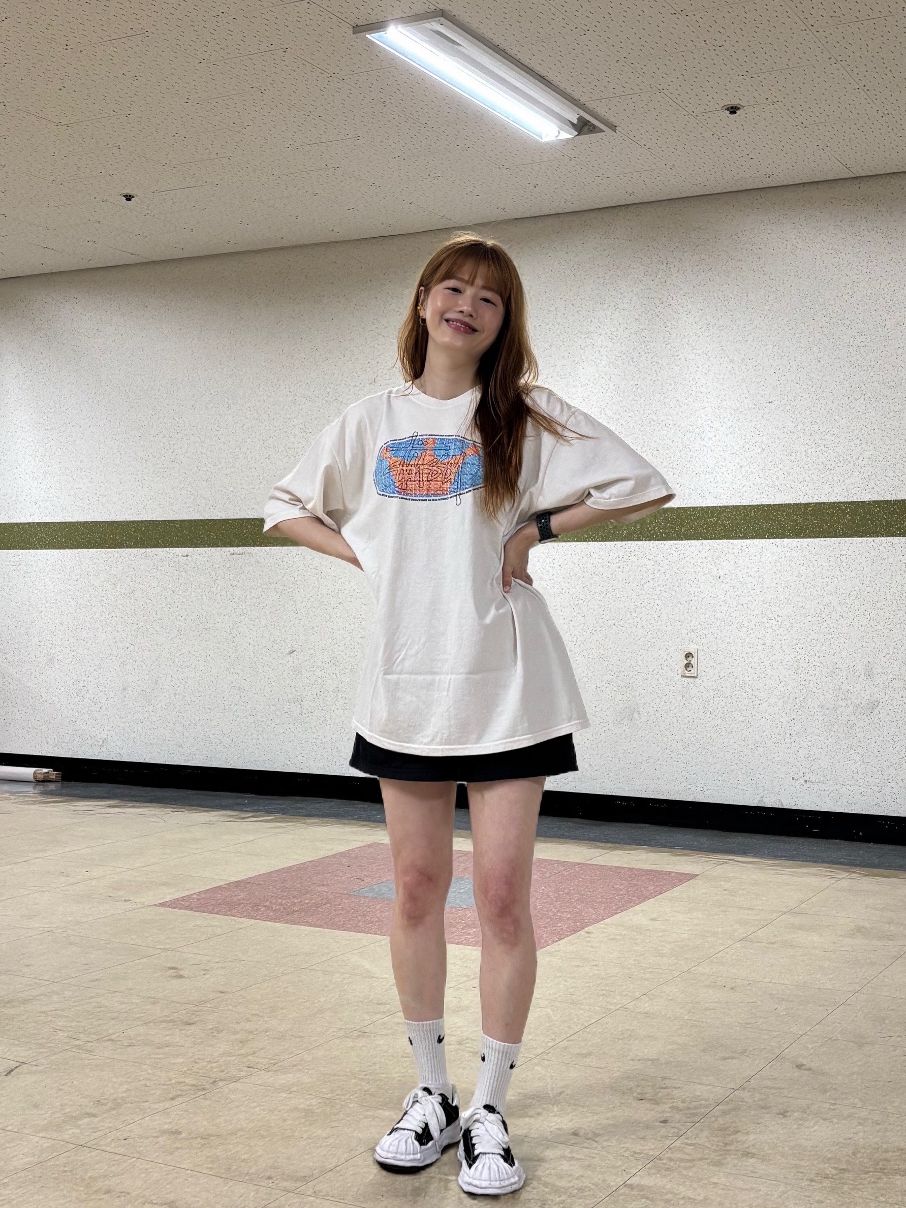 Stussy King of the World T-Shirt Pigment Dyed Natural, Maison Mihara Yasuhiro Blakey OG Sole Canvas Low-top Sneakers Black White 착용 스타일 - 4