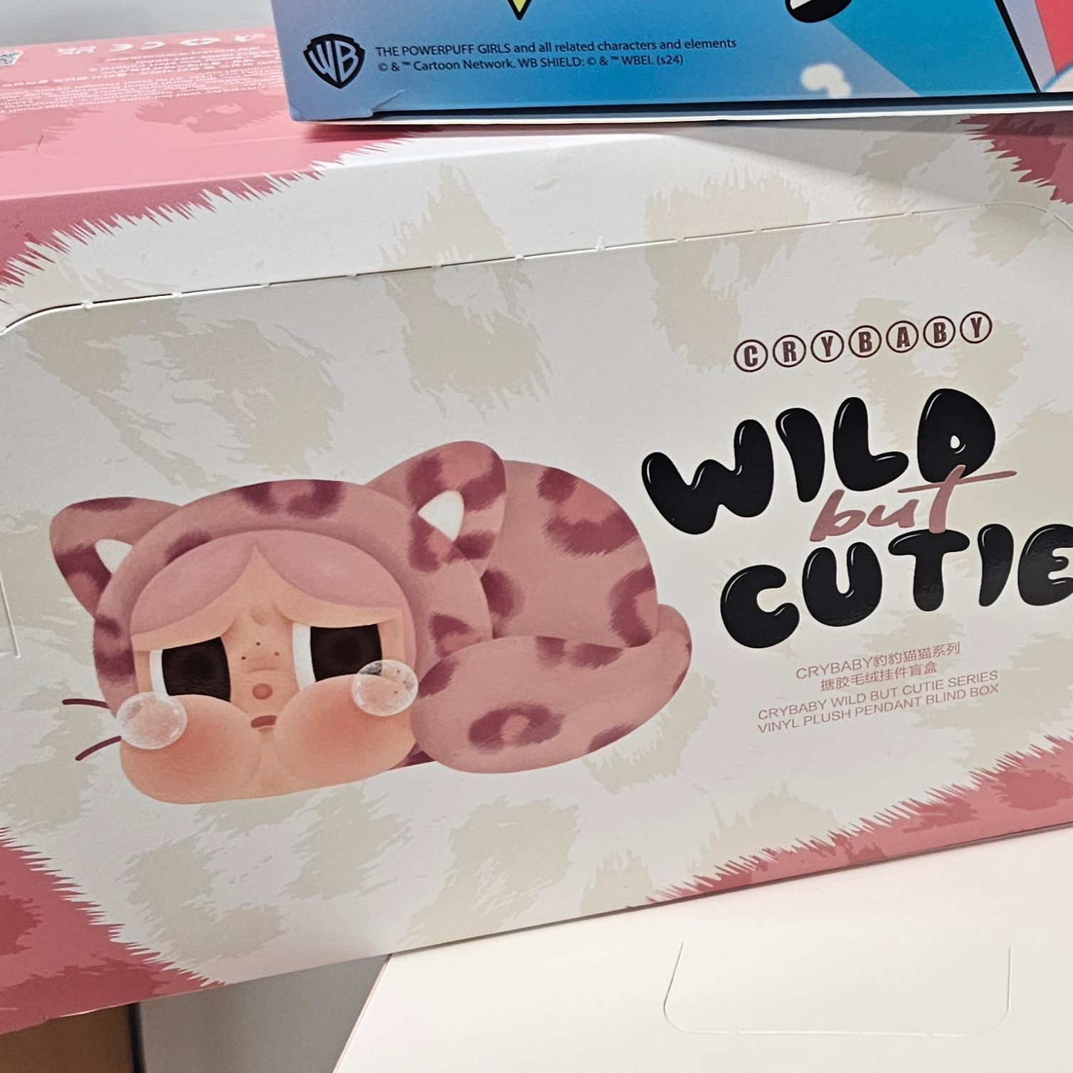 Pop Mart Crybaby Wild But Cutie Series Vinyl Plush Pendant (6 Blind Boxes) 착용 스타일