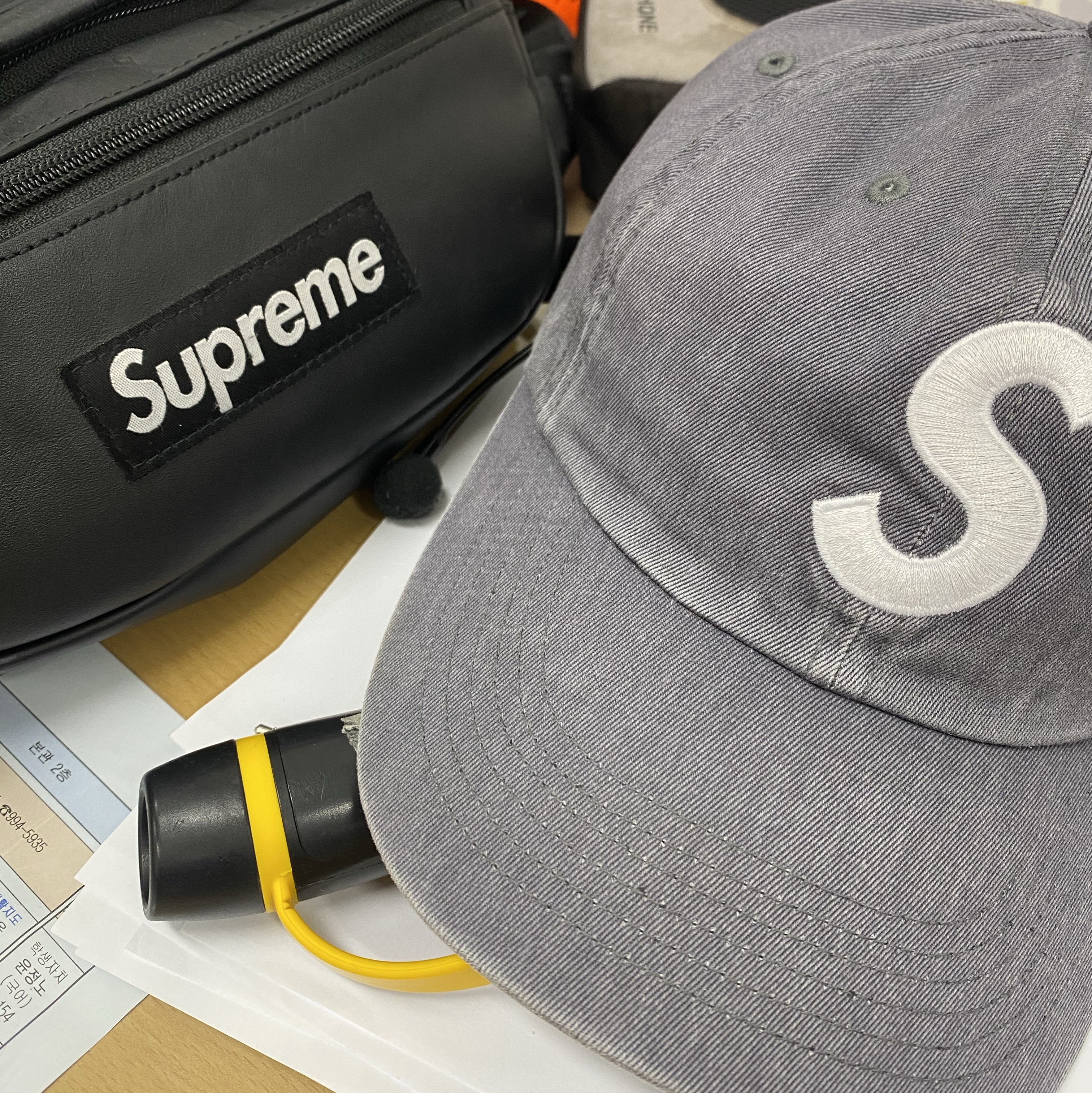 Supreme Leather Waist Bag Black - 24FW 착용 스타일