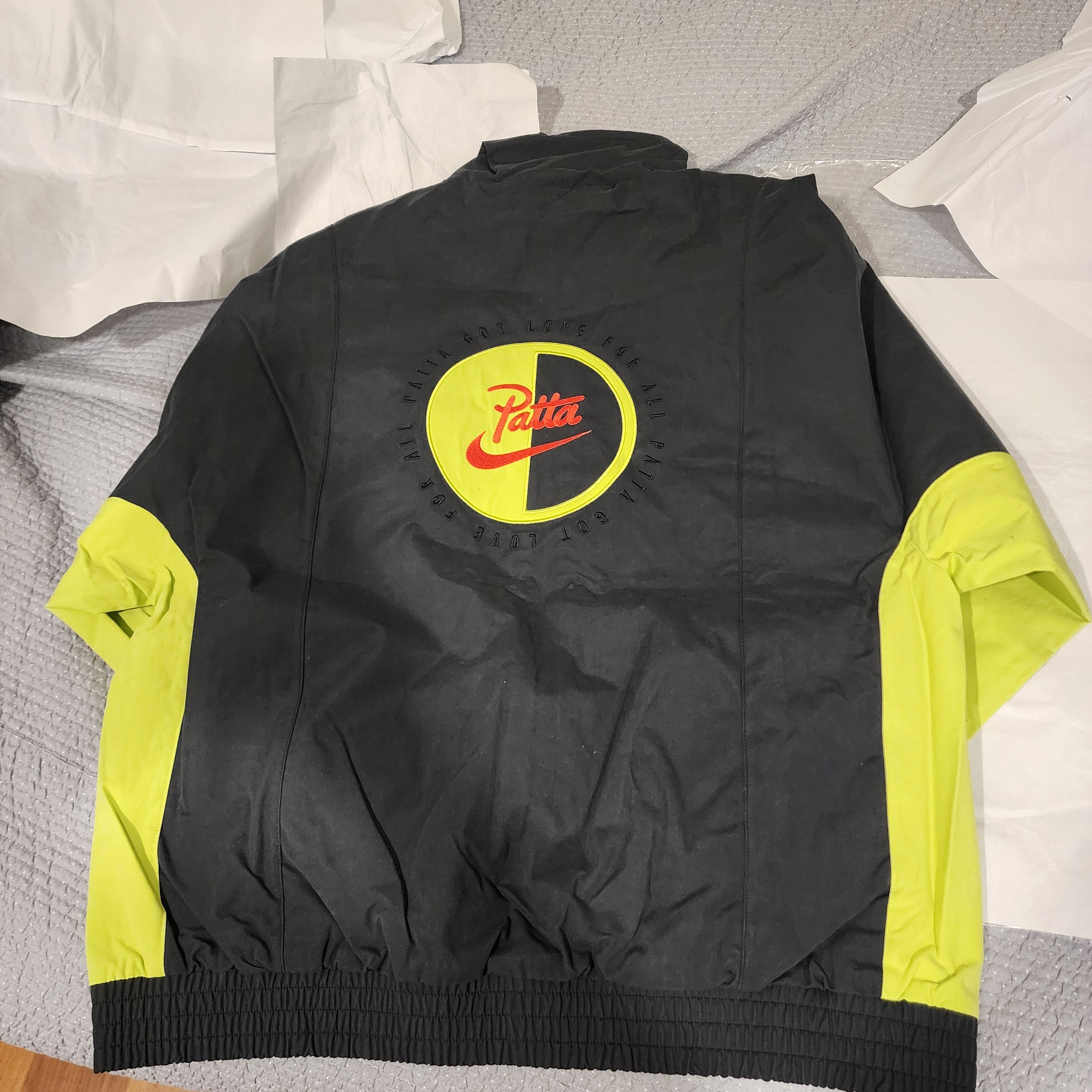 Nike x Patta Track Jacket Black Cyber (HJ0712-010) 착용 스타일 - 2