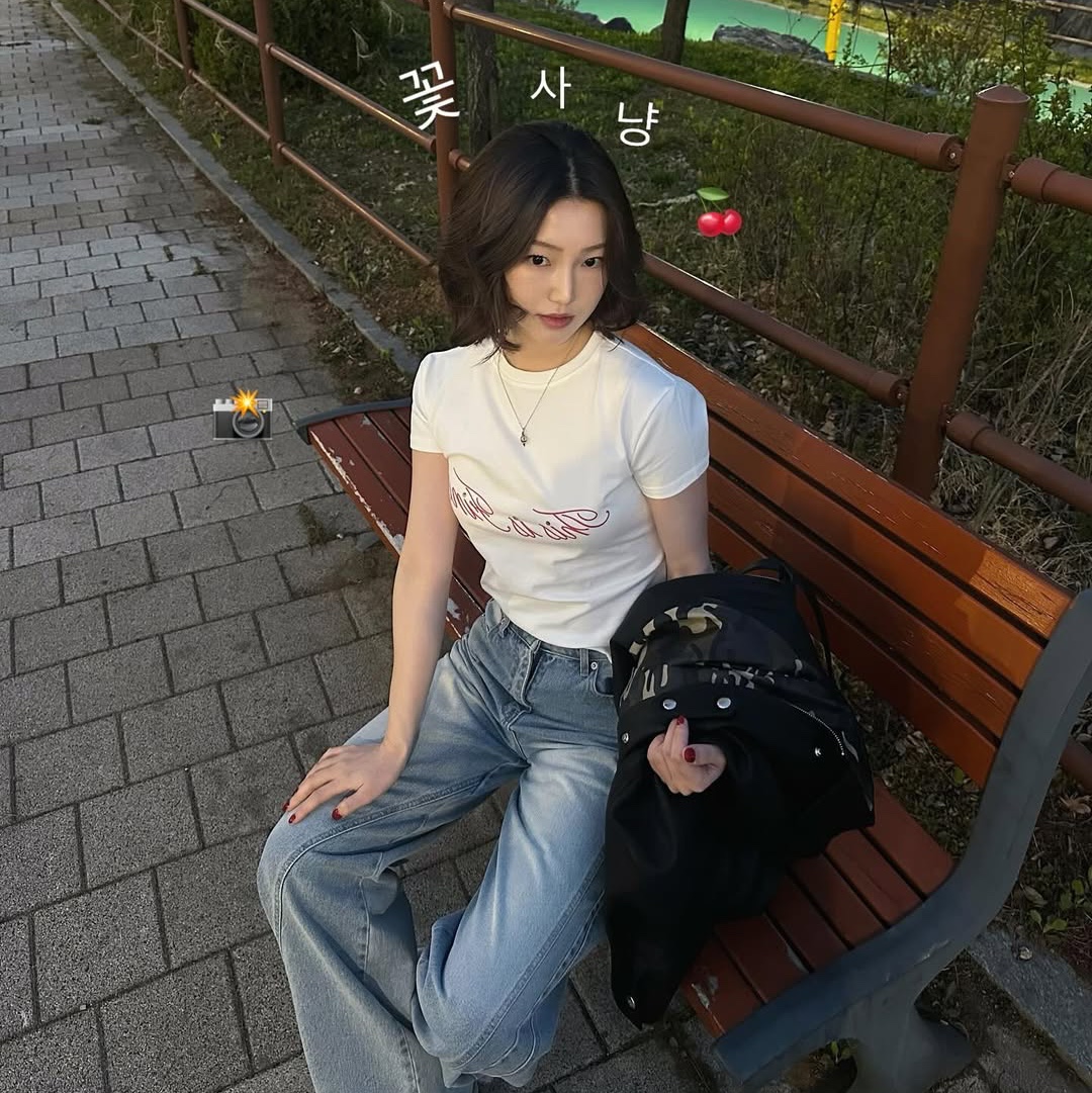 THIS IS FINE Baby Cropped Tee White, THIS IS FINE Cropped Signature Tee White 착용 스타일 - 1