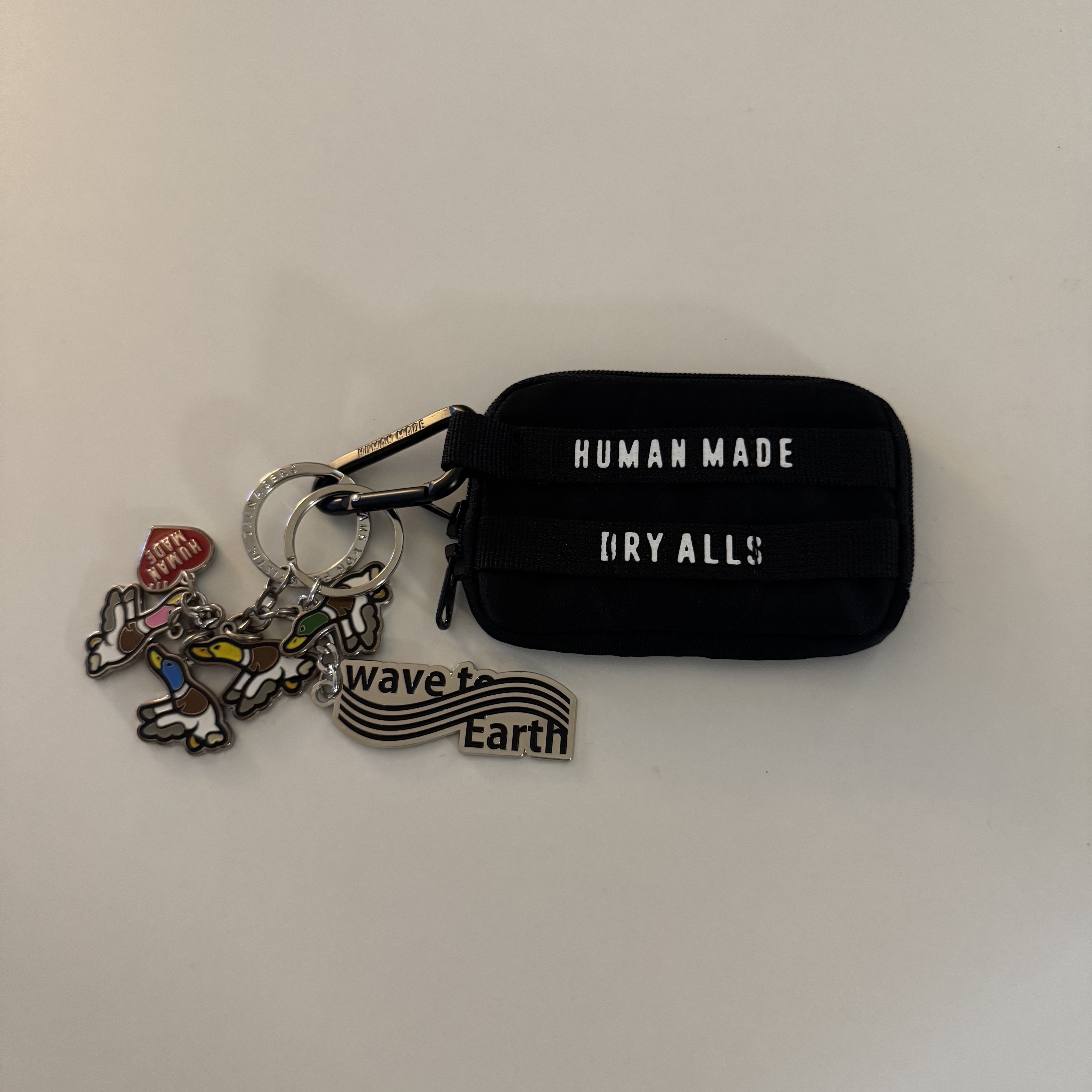 Human Made Military Card Case Black, Human Made Flying Duck Keyring Silver 착용 스타일 - 1