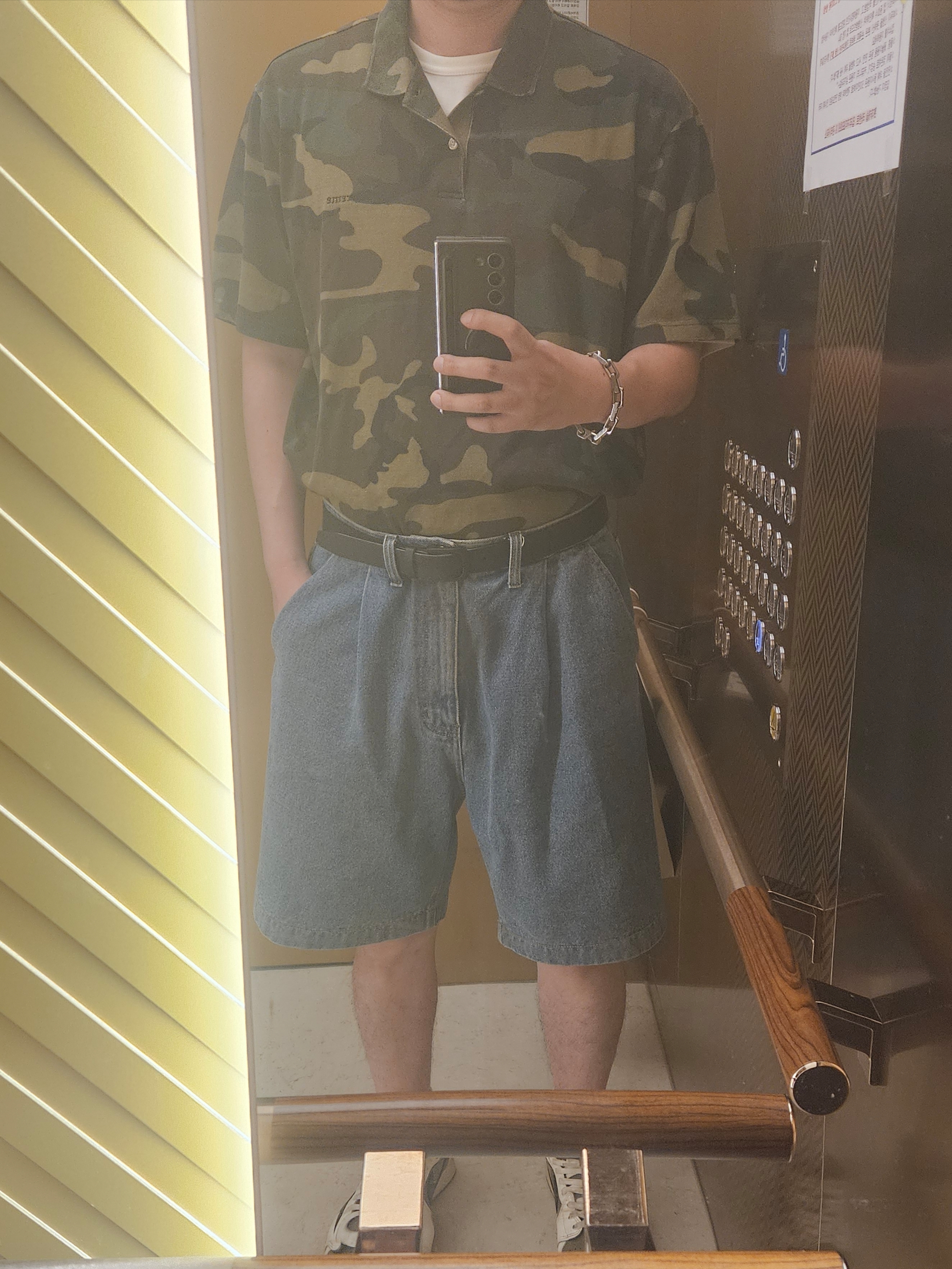 Supreme Washed Camo Polo Woodland Camo - 25SS 착용 스타일
