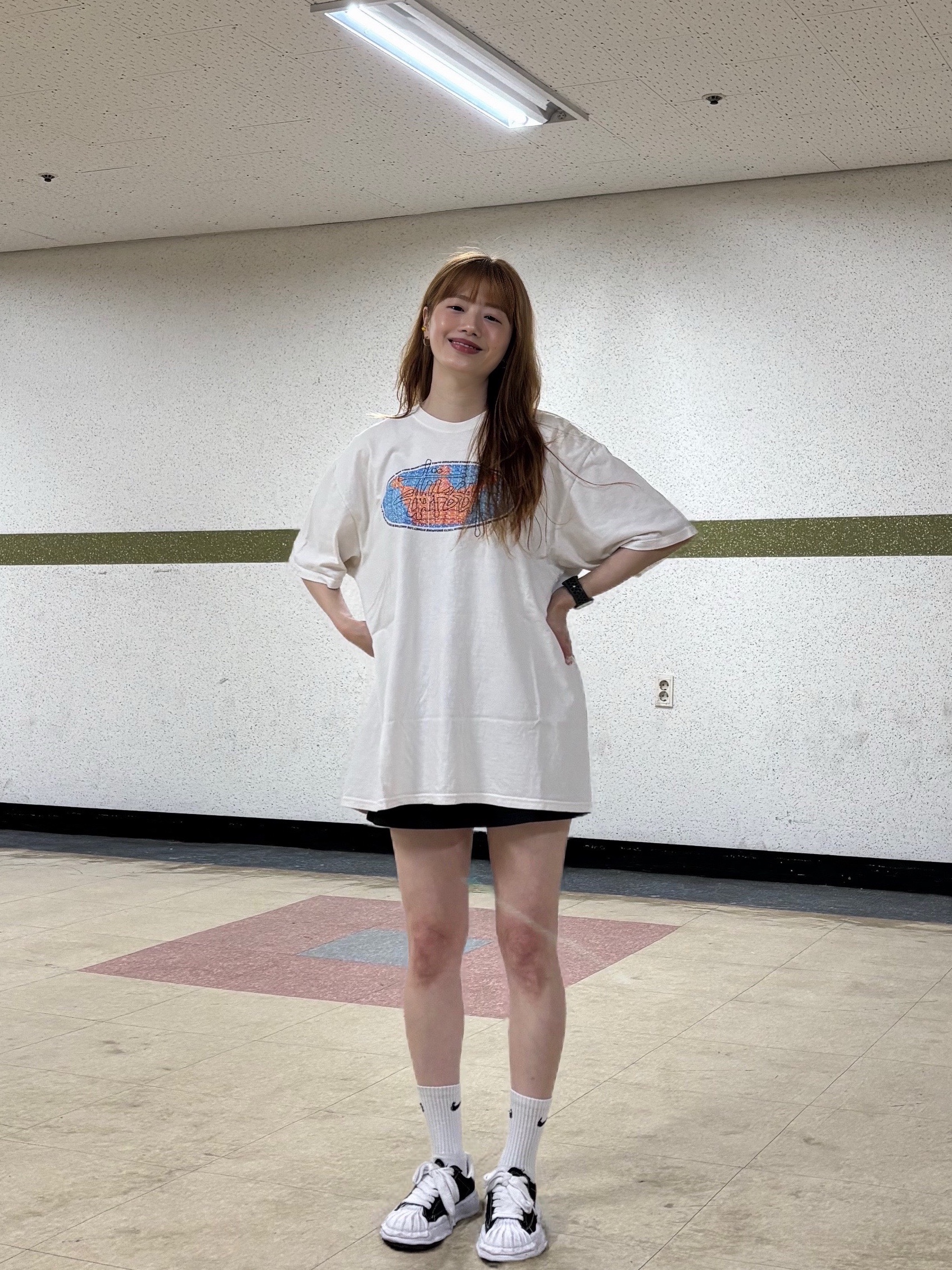 Stussy King of the World T-Shirt Pigment Dyed Natural, Maison Mihara Yasuhiro Blakey OG Sole Canvas Low-top Sneakers Black White 착용 스타일 - 3
