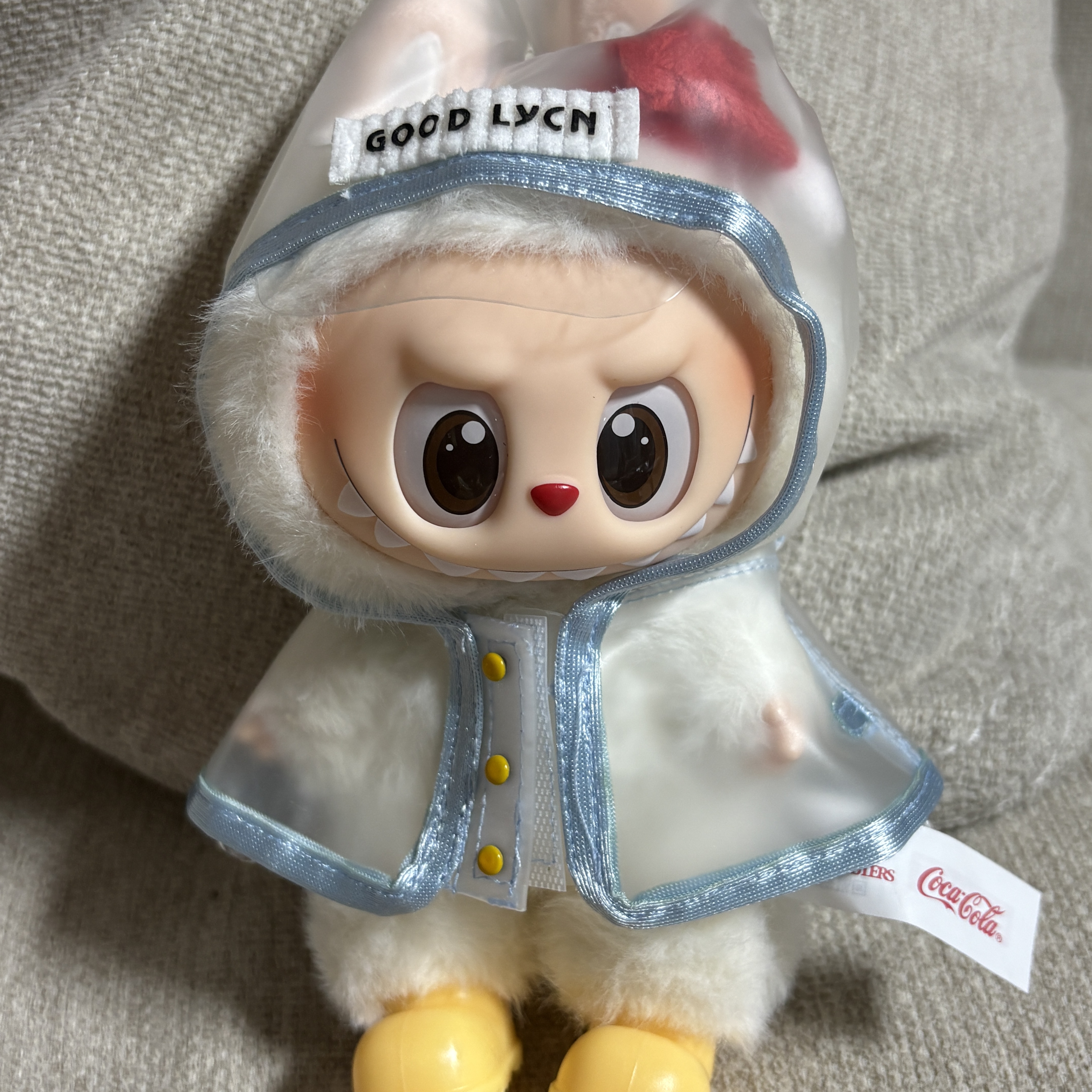 Pop Mart Labubu Coca Cola Series Surprise Shake Keyring (Opened Case) 착용 스타일