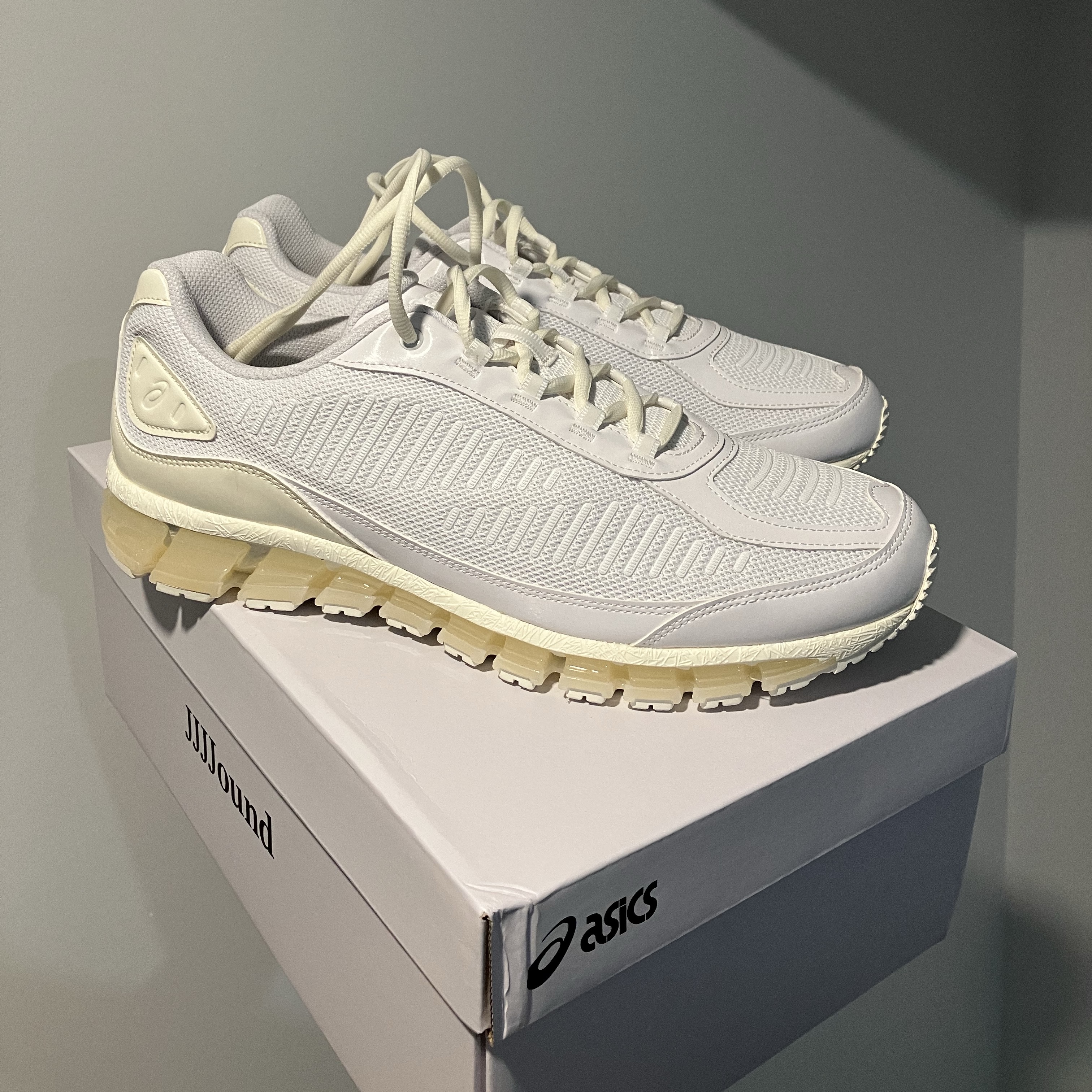Asics x JJJJound Gel-Quantum 360 I AMP White Marshmallow 착용 스타일
