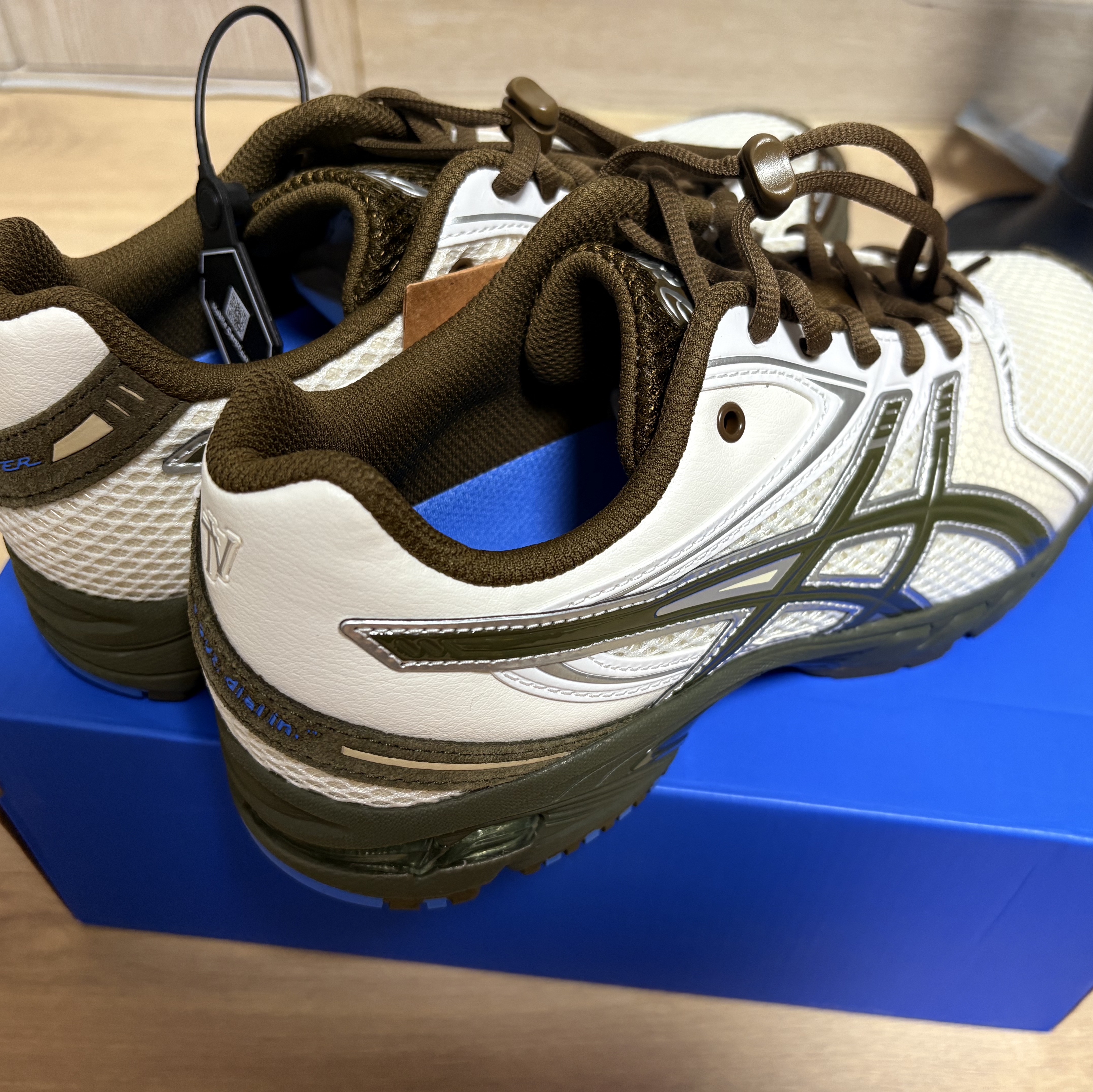 Asics x Temptation Vacation Gel-DS Trainer 14 Cream Olive Canvas 착용 스타일