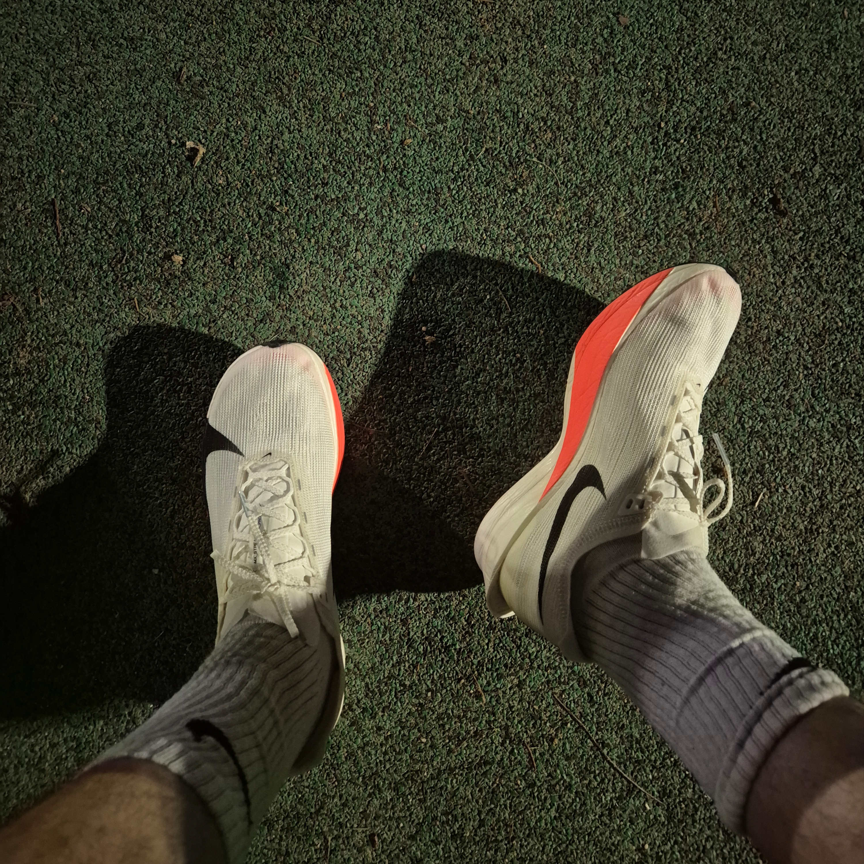 Nike ZoomX Streakfly 2 Proto Sail Total Orange 착용 스타일