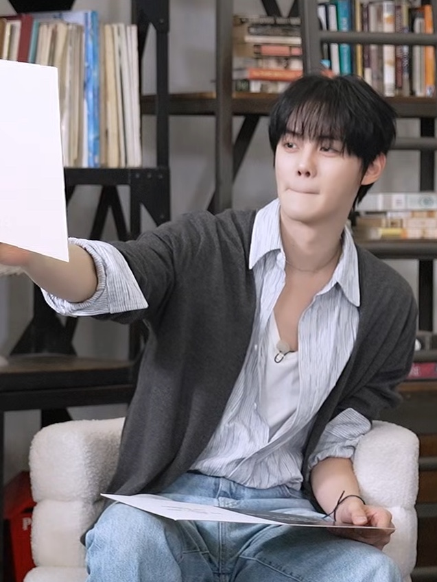 Nonnod Flexible string tucked stripe shirt Sky blue 착용 스타일