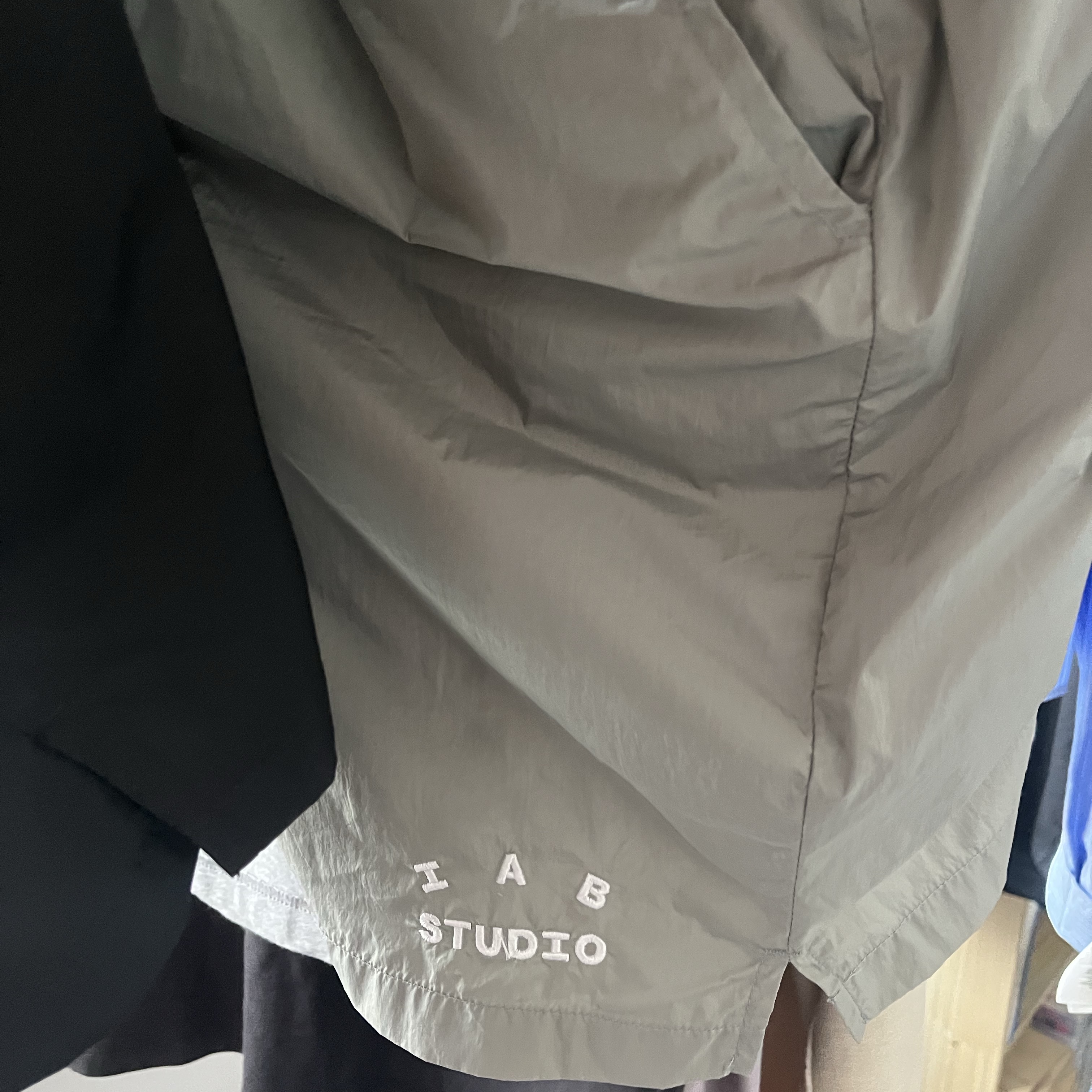 IAB Studio Woven Shorts Gray 착용 스타일