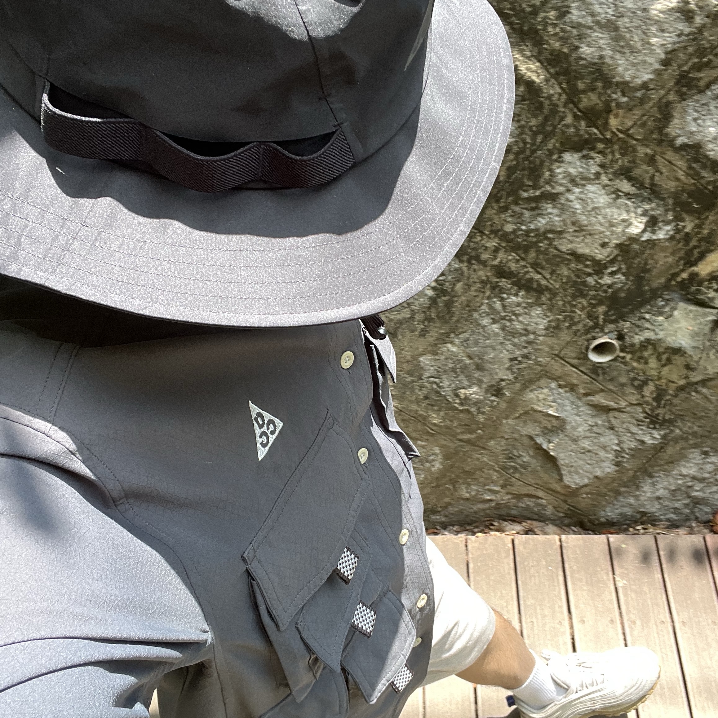 Nike Air Max 97 Pure Platinum Racer Blue, Nike ACG Apex Bucket Hat Black 착용 스타일