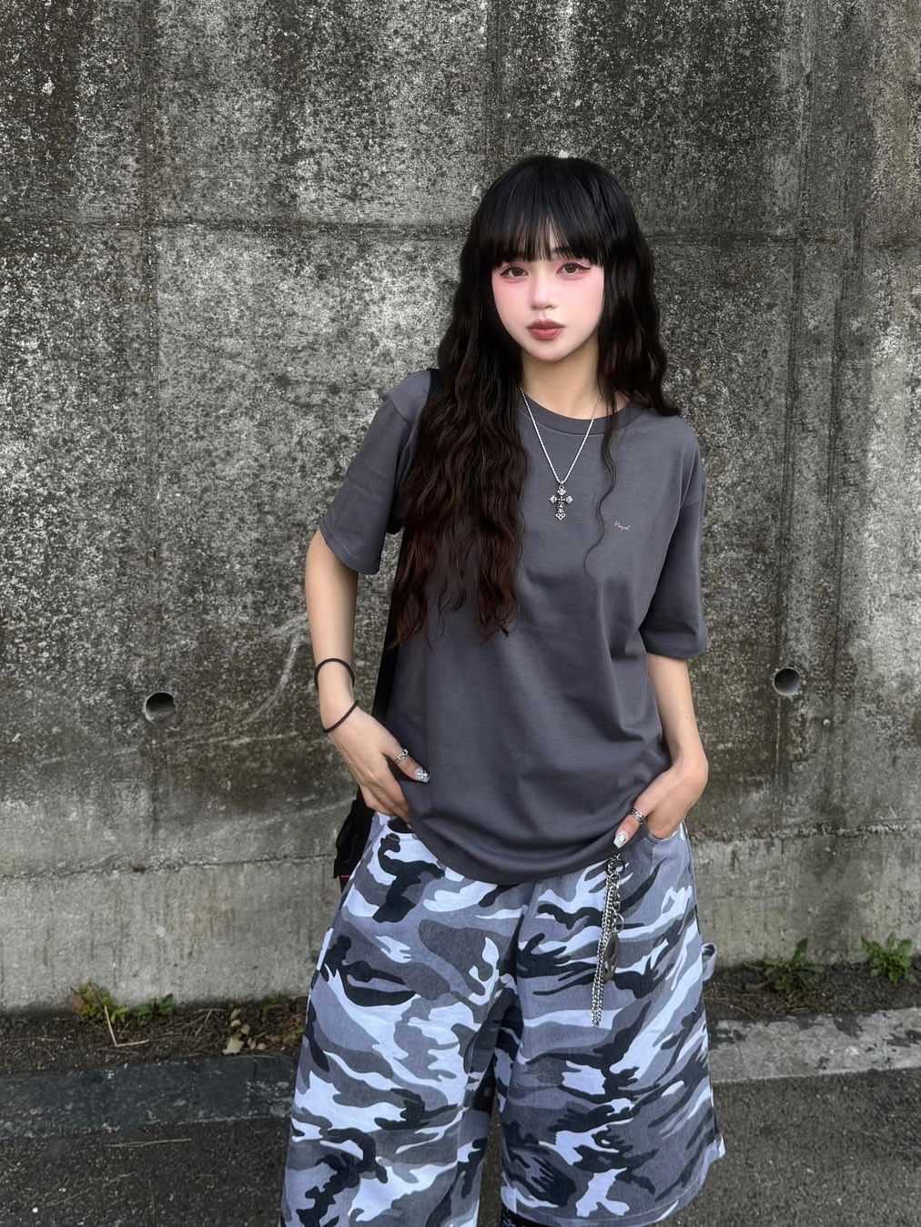 SLOW RECORD HOUSE Carpenter Bermuda Wide Camo Pants White 착용 스타일 - 2