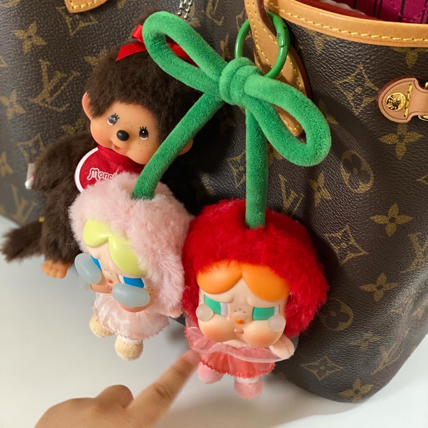 Pop Mart Crybaby Crying For Love Series Vinyl Plush 착용 스타일