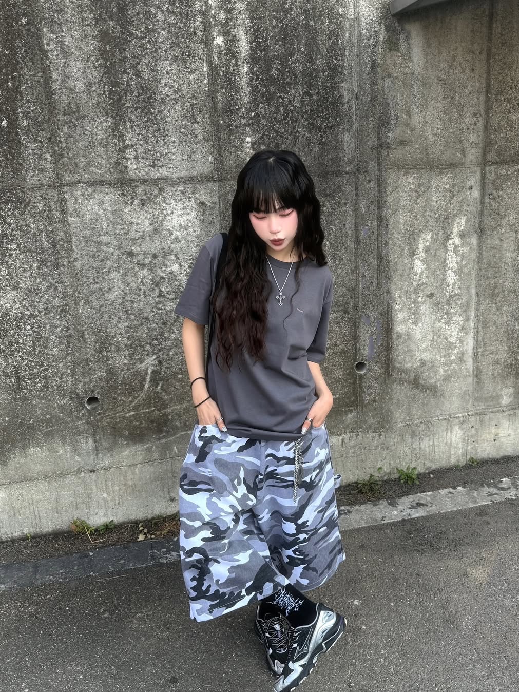 SLOW RECORD HOUSE Carpenter Bermuda Wide Camo Pants White 착용 스타일 - 7