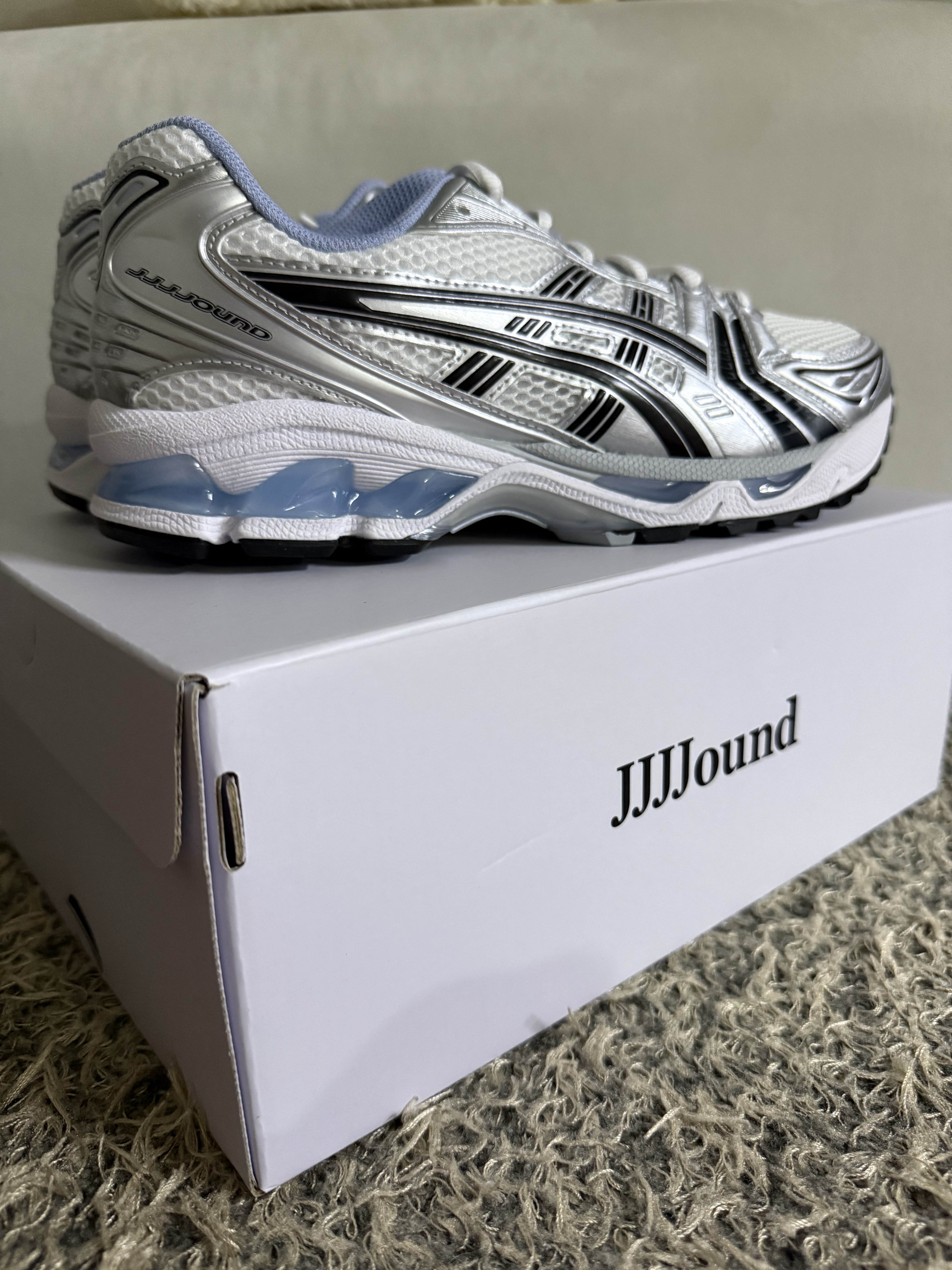 Asics x JJJJound Gel-Kayano 14 White Navy 착용 스타일