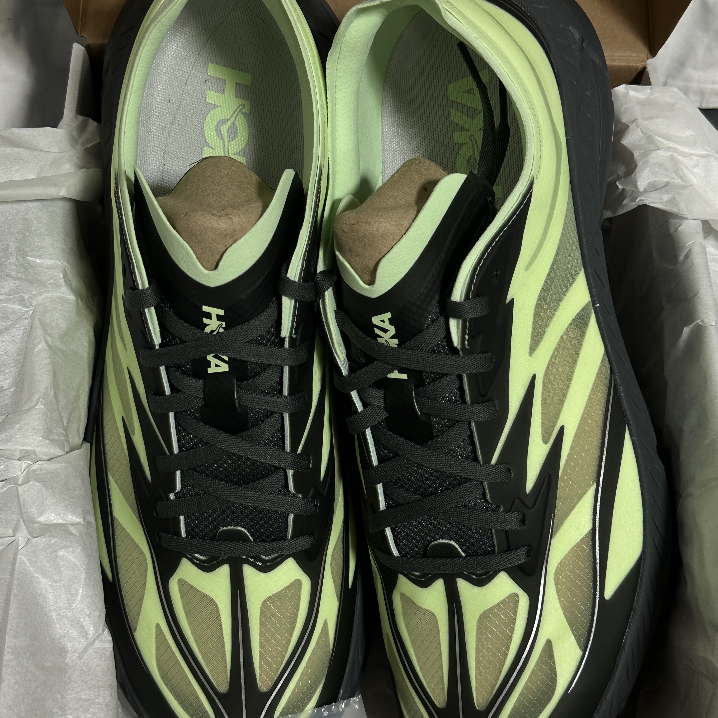 Hoka Mafate Speed 4 Lite Luna Moth Cosmic Grey 착용 스타일