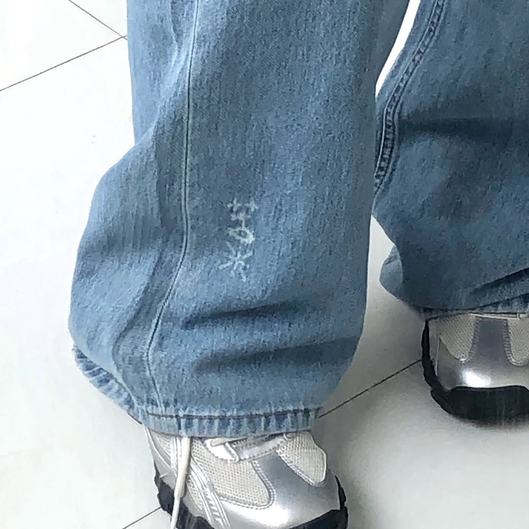 THIS IS FINE x FUNFLEX Relaxed Signature Jean Light Blue 착용 스타일 - 7