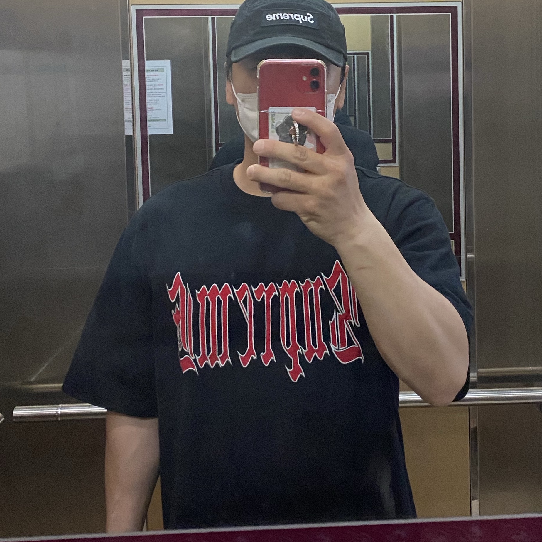 Supreme Old English S/S Top Black - 24SS 착용 스타일